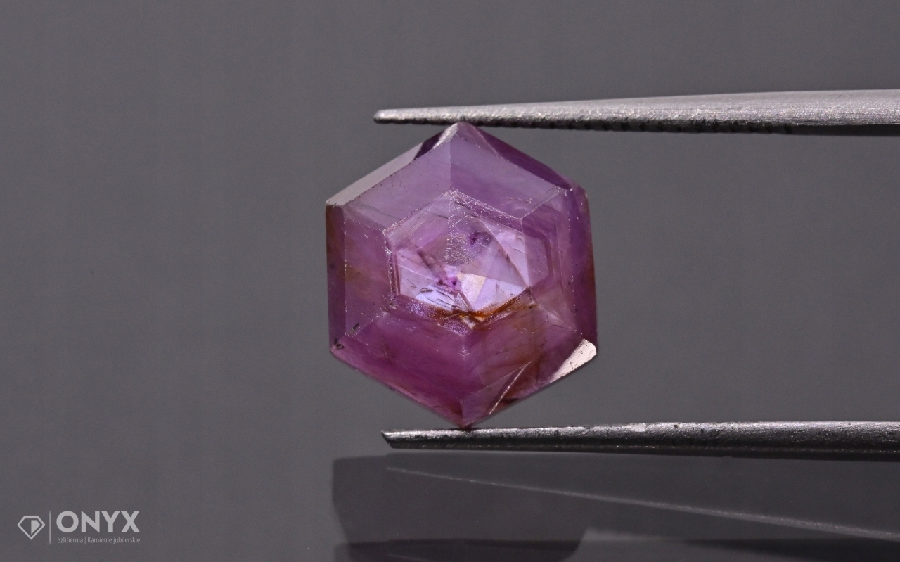Rubín fazetovaná rozeta hexagon 10x10 mm