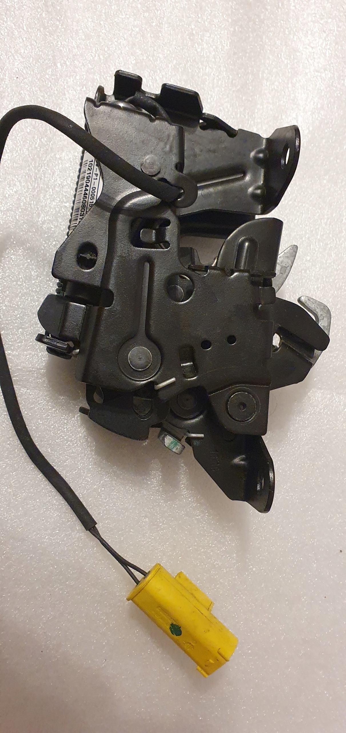 51238737701 - Замок капота BMW F39 F48 8737701 запущен