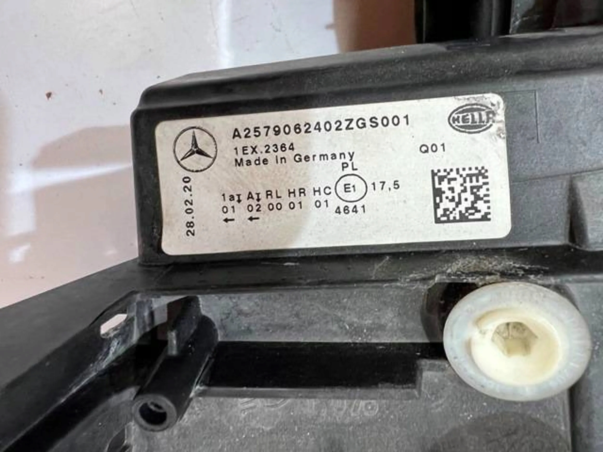 MERCEDES CLS W257 257 LAMPA PRAWA PRZÓD PRZEDNIA Strona zabudowy prawa