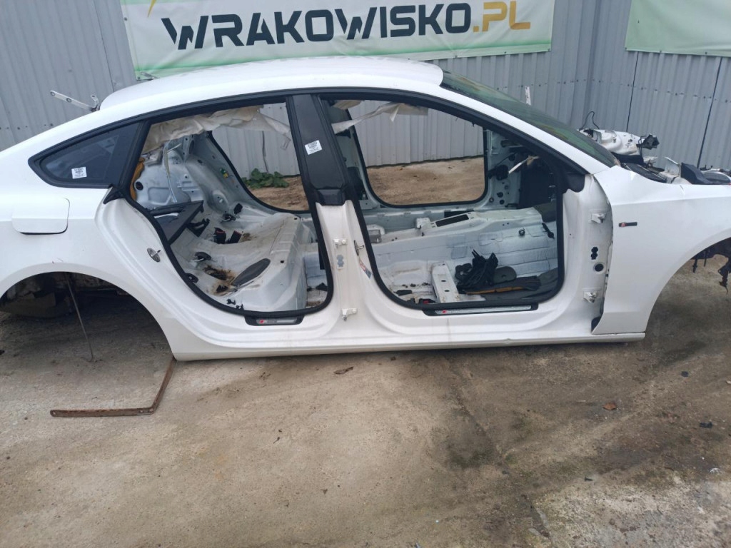 AUDI A5 8T SPORTBACK ĆWIARTKA PRÓG SŁUPEK PRAWY LY9C