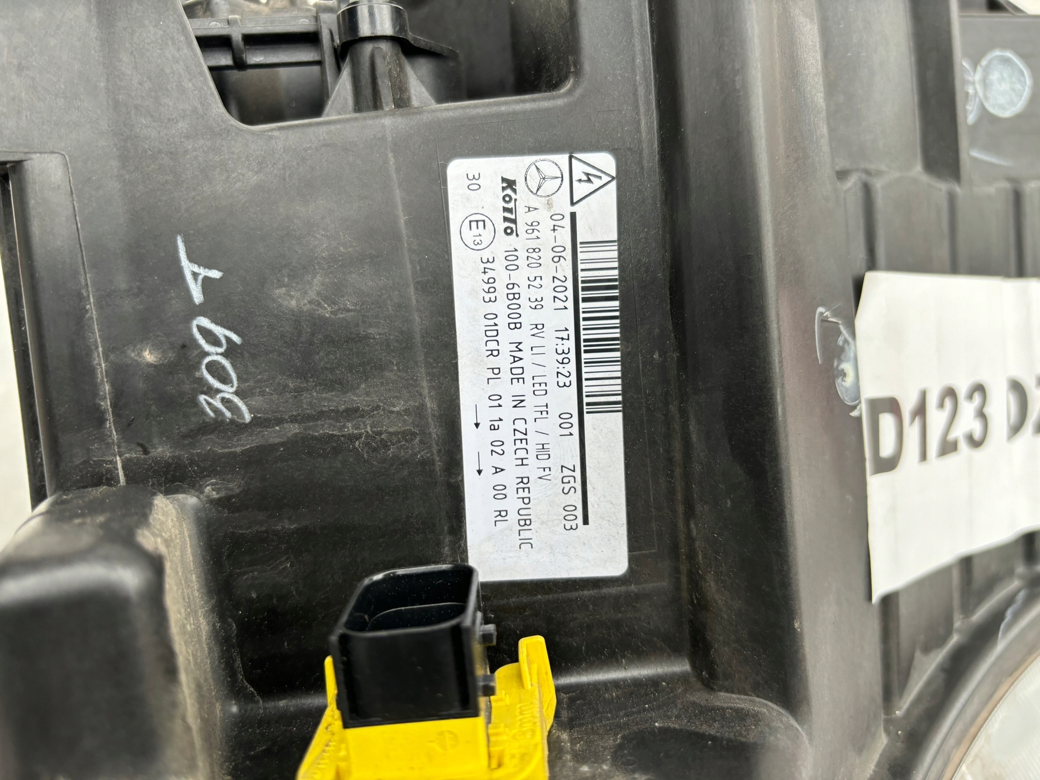 MERCEDES ACTROS MP4 left light front XENON LED A9618205239 D123DZ