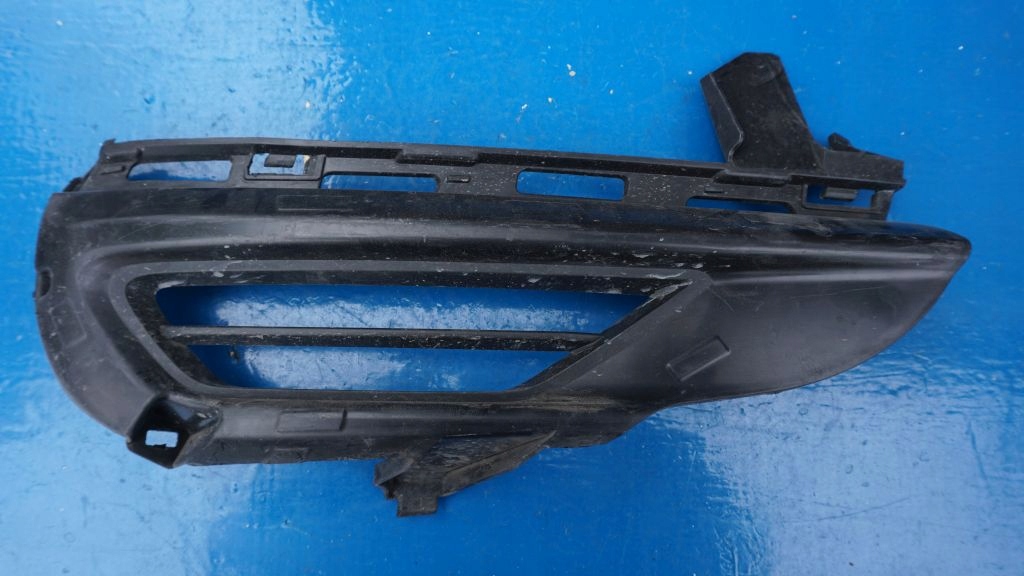 VOLVO XC60 II grid spoiler of a bumper front right