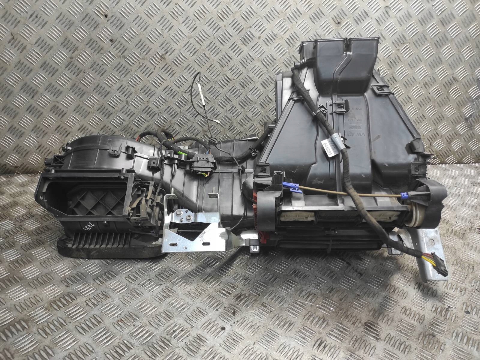 995779PH - КОРПУС НАГРЕВАТЕЛЯ ВОЗДУХОДУВКА CADDY III 2.0 SDI