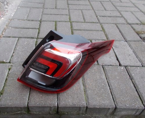 LAMPA TYLNA PRAWA OPEL CROSSLAND X 17- ORYGINAŁ