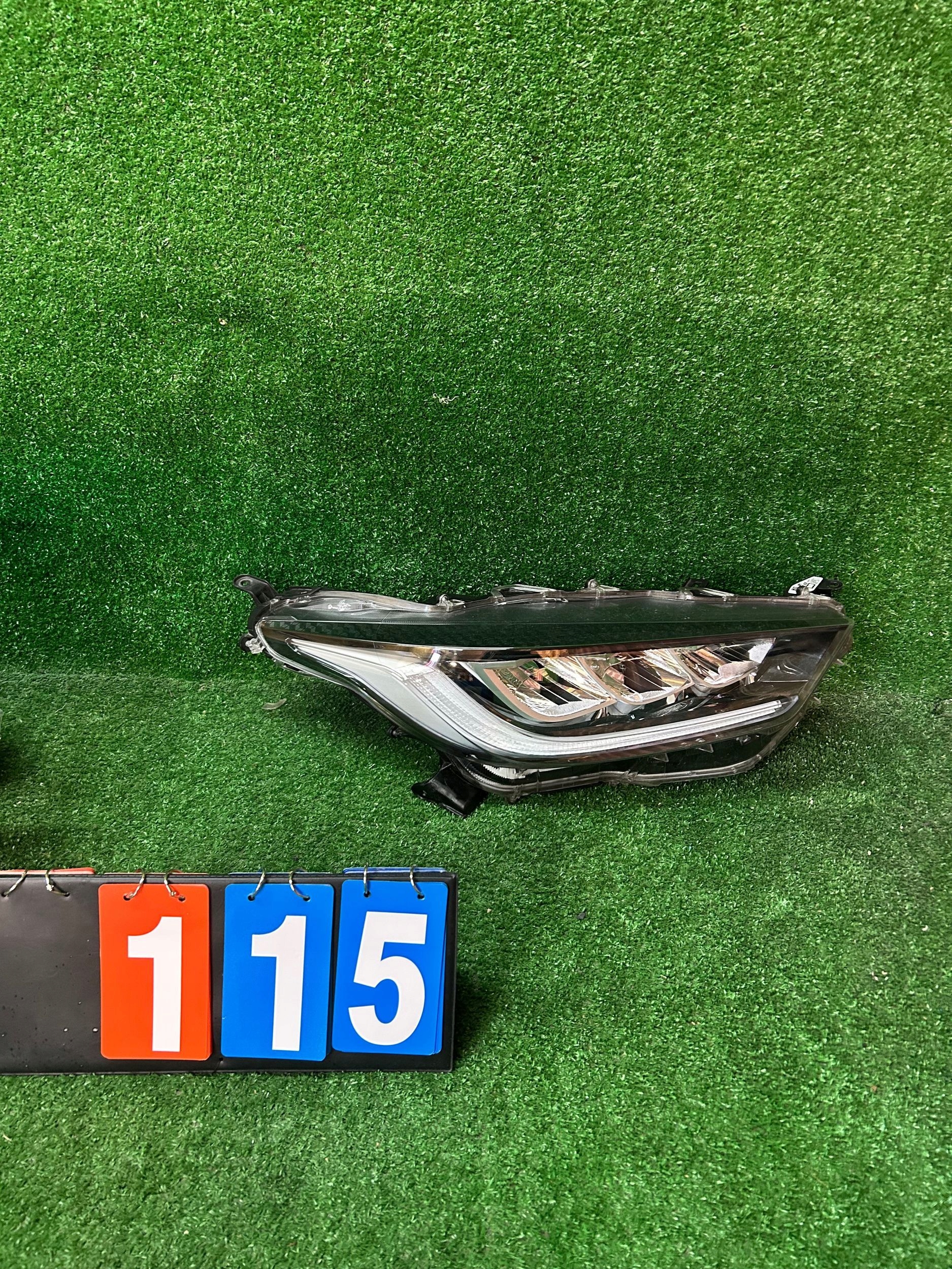 REFLEKTOR right TOYOTA YARIS IV FULL LED nr:115