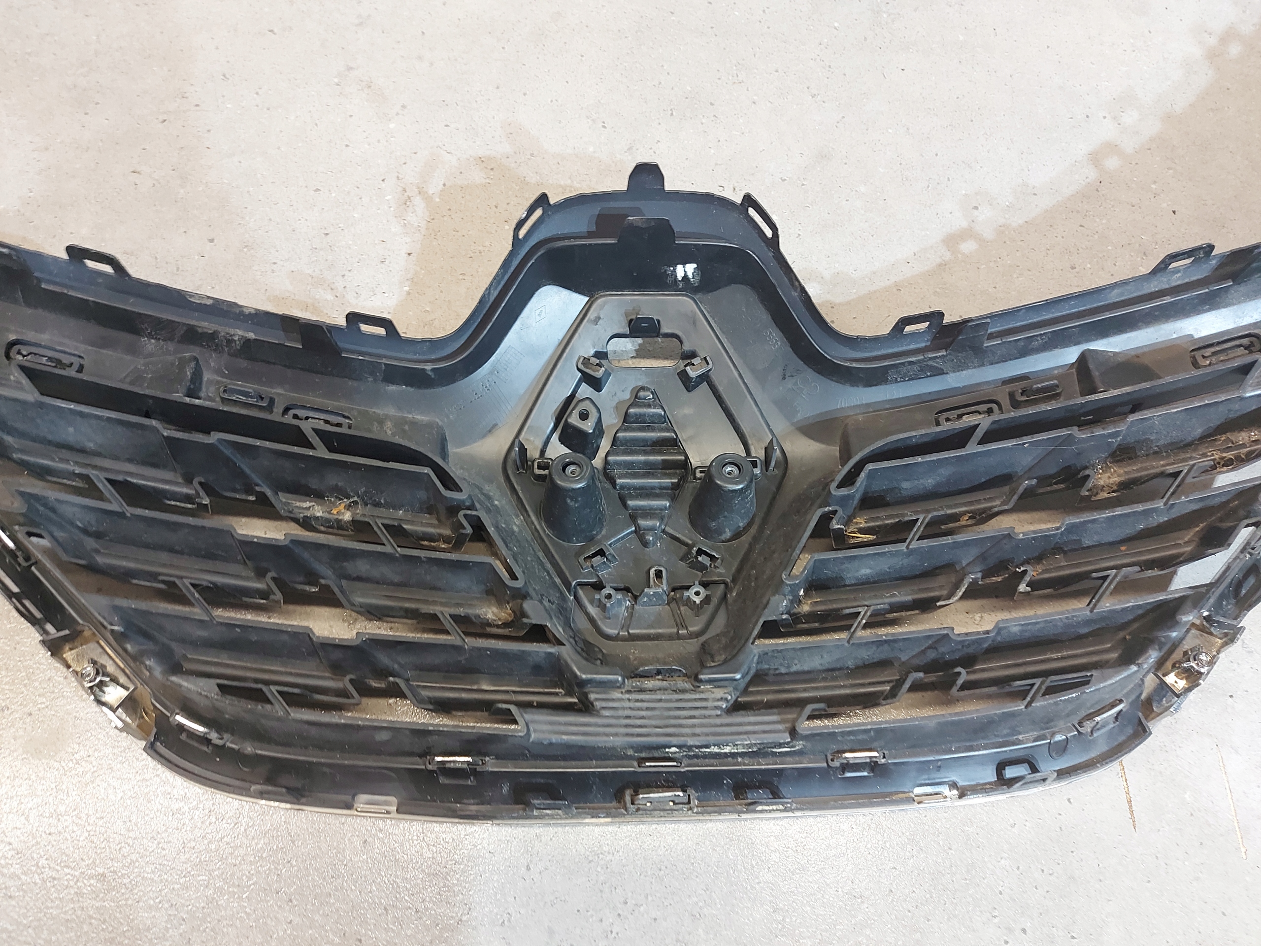 решетка радиатора renault CAPTUR II 2 623105565R