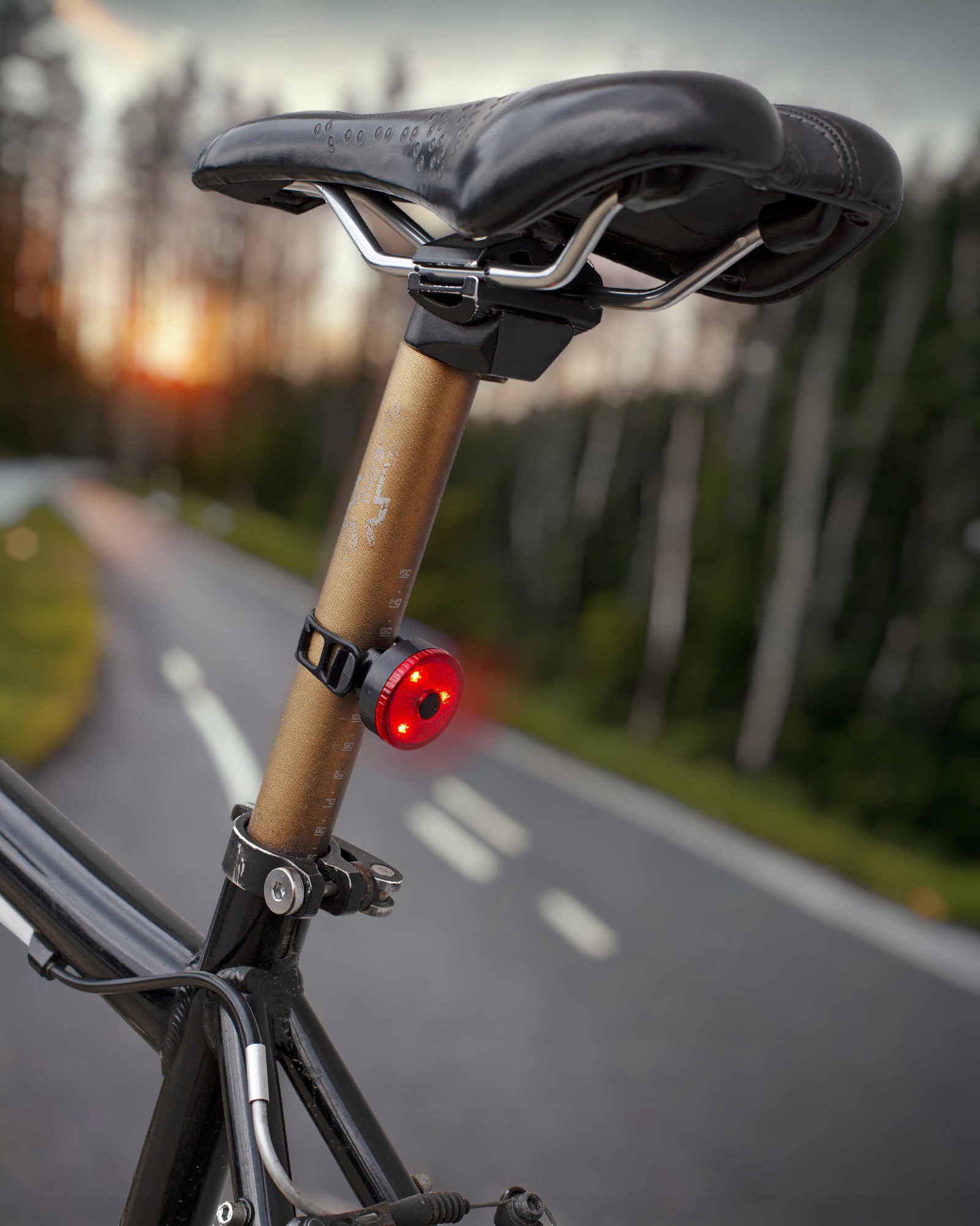 LAMPKA ROWEROWA PRZEDNIA + TYLNA LED ROWER KIEROWNICĘ KLUCZ ROWEROWY PŁASKI Model Lampka rowerowa latarka na kierownicę i tył