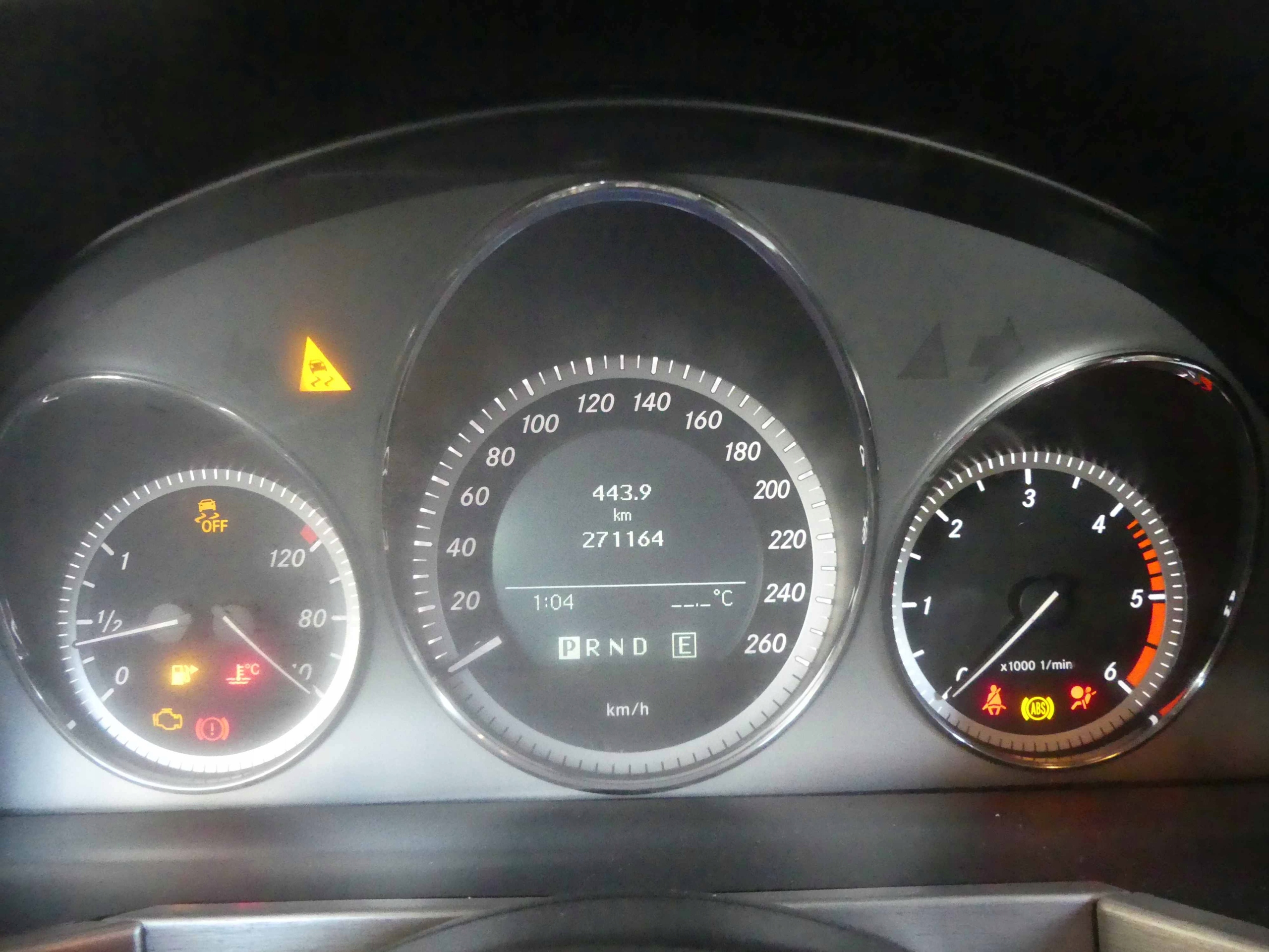 спидометр mercedes-benz oe A2049002105