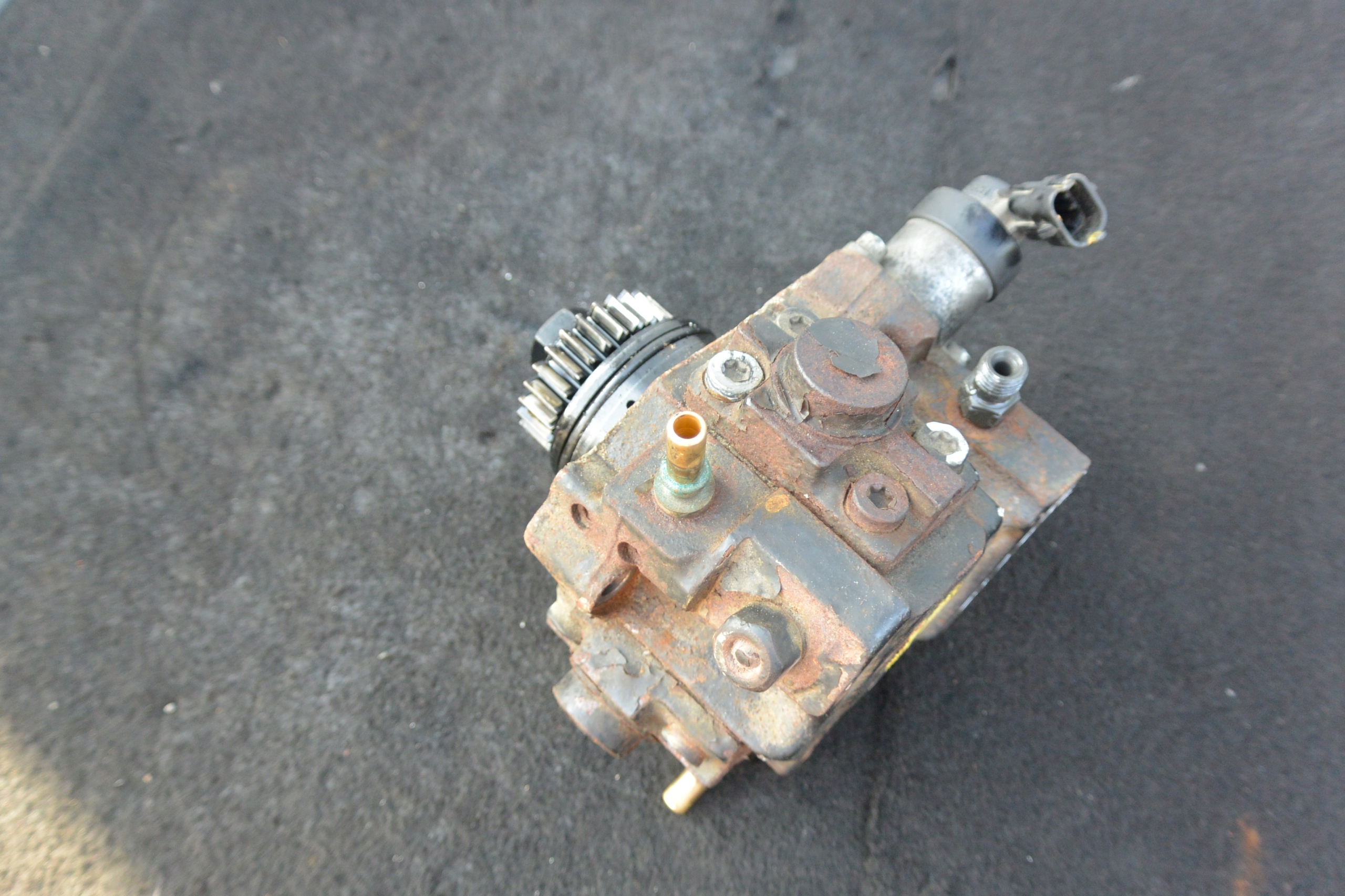 Einspritzpumpe RENAULT TRAFIC III OPEL VIVARO B 14R.- 1.6 DCIG