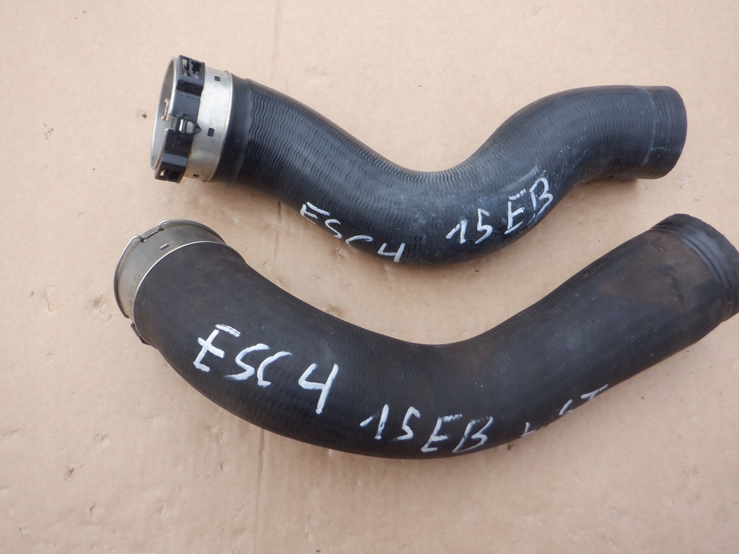 LX61-6C646-PA - ПОВІТРОПРОВІД ПРАВИЙ FORD ESCAPE MK4 1.5 EB