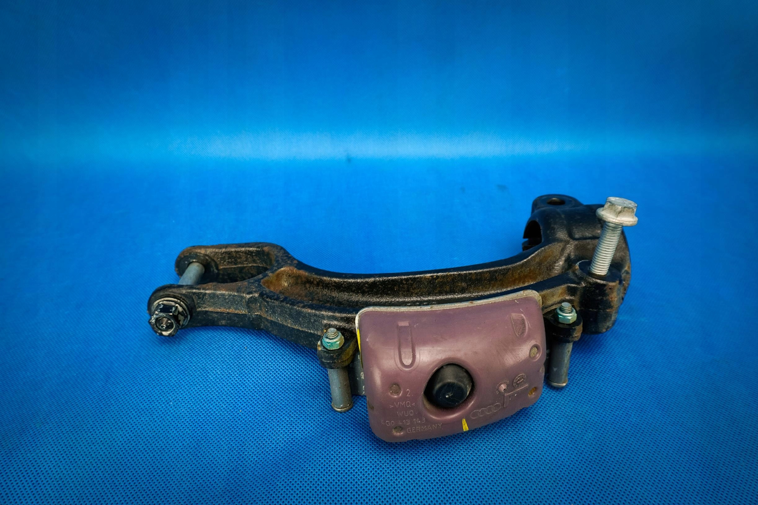 Widelec amortizera Audi A8 S8 4H 8R0413037C