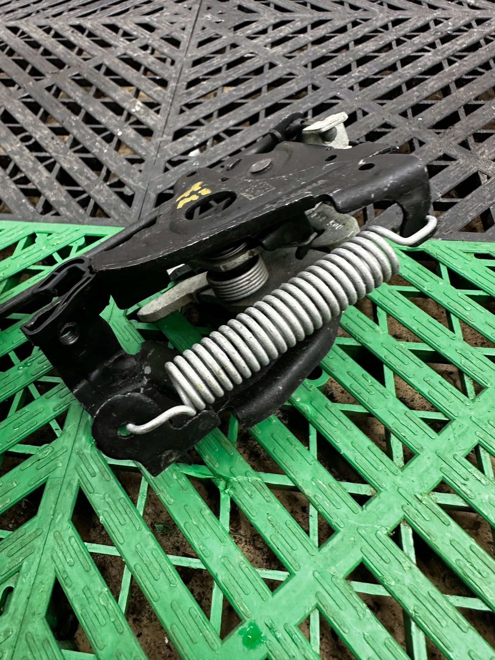 bonnet latch lock BMW 7 G11 G12 7347409
