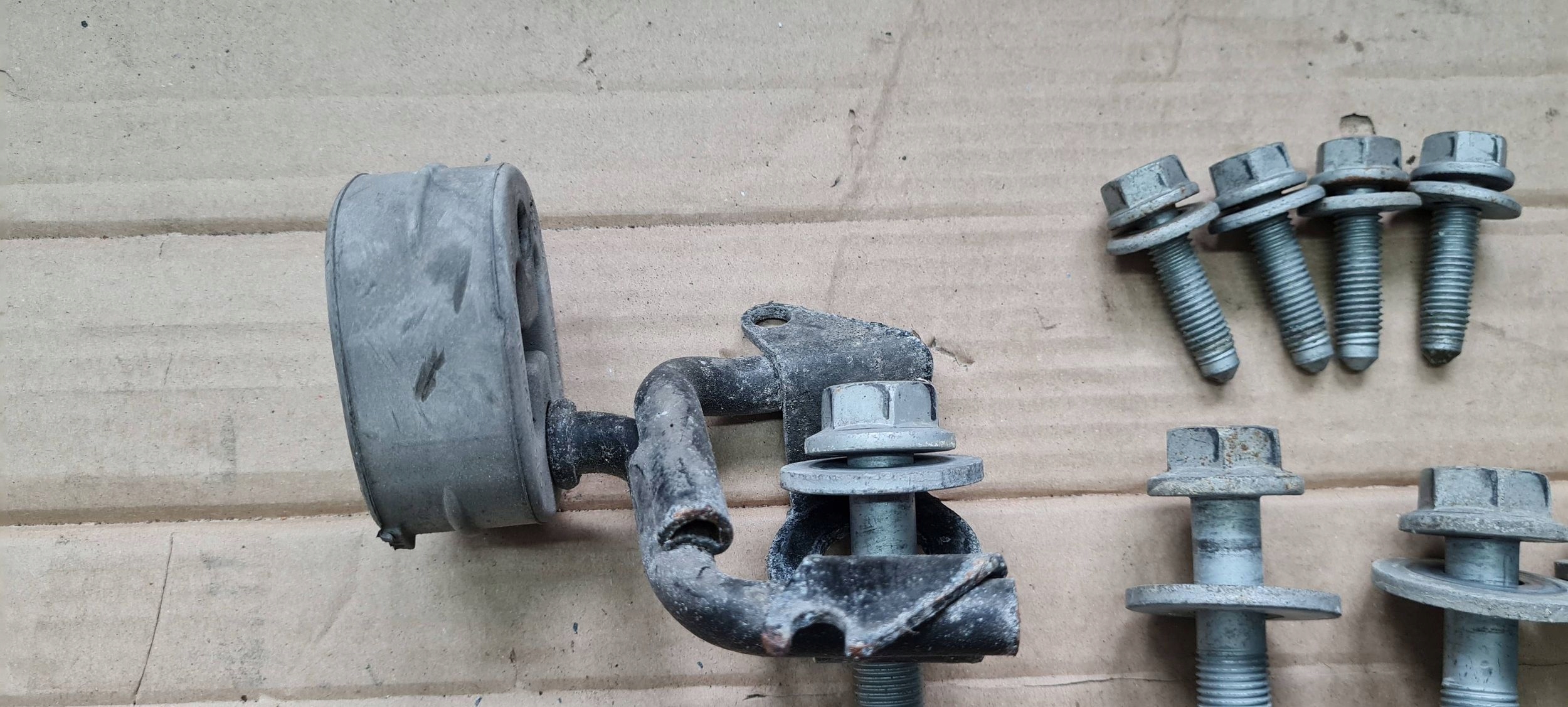 A6 C8 4K screws springing siders KOLYSKI SANEK A7 4K