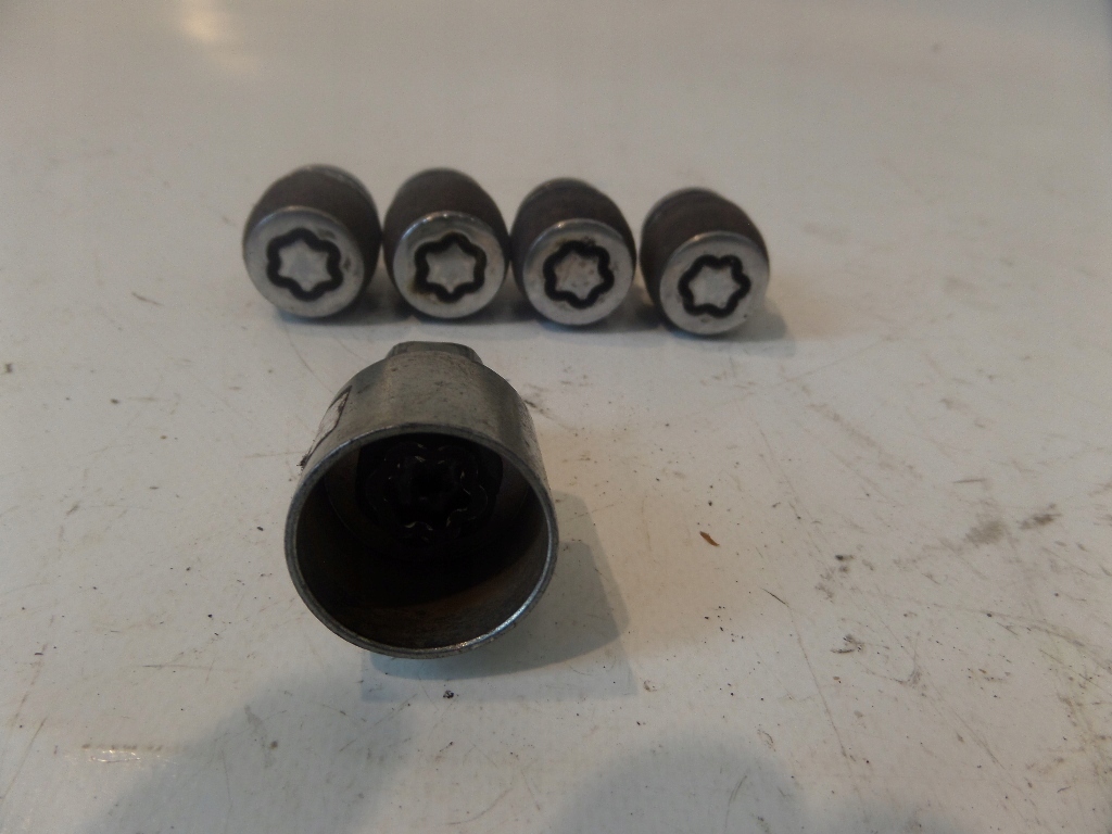 HONDA INSIGHT 09-КРЕПЕЖНЫЕ ВИНТЫ