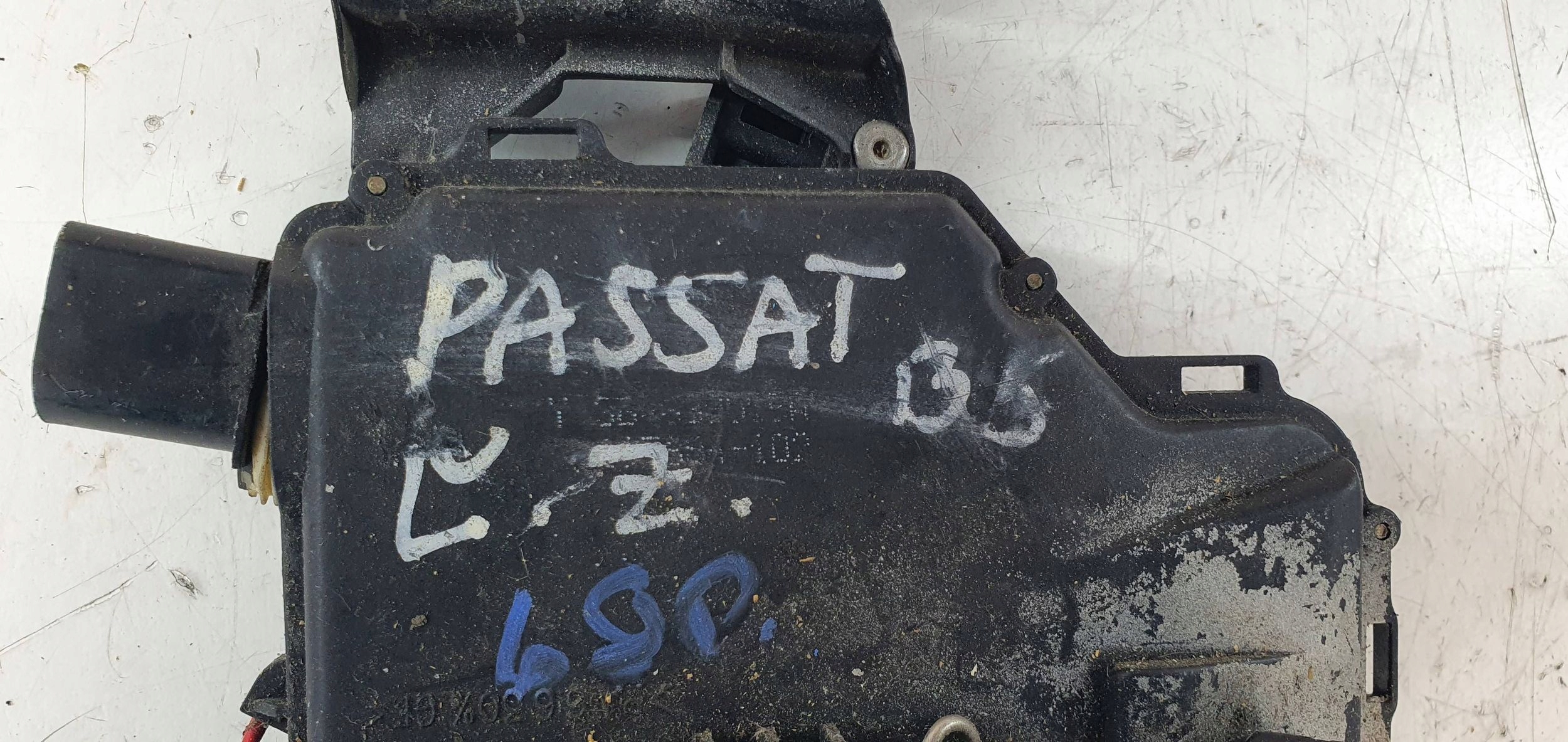 Volkswagen PASSAT B5 lock door tylnych left rear part