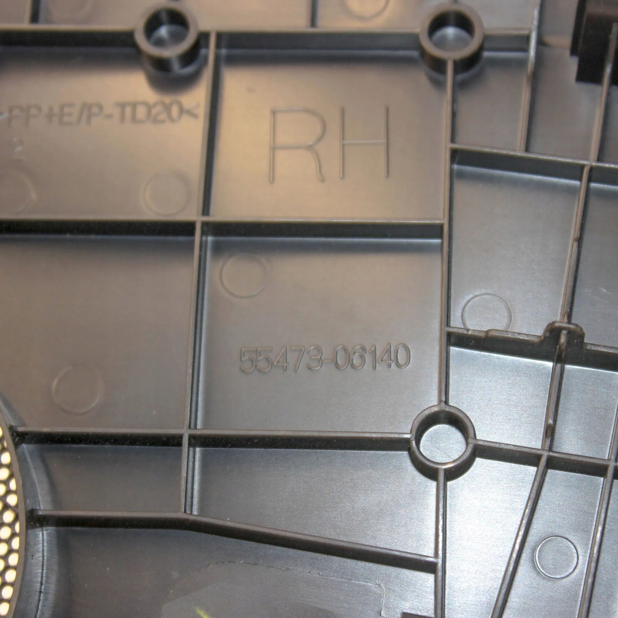 пластик TOYOTA CAMRY VIII XV70 5547306140