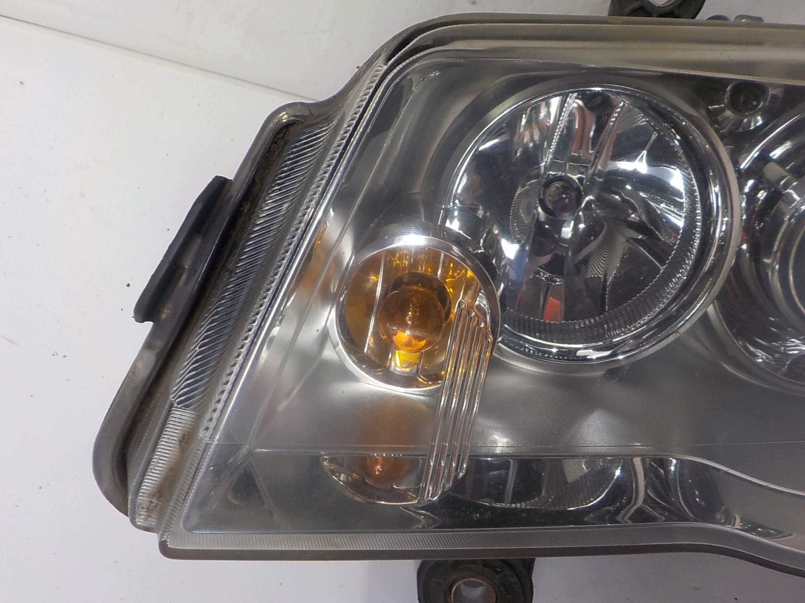 CHRYSLER VOYAGER V XENON light left front front UK