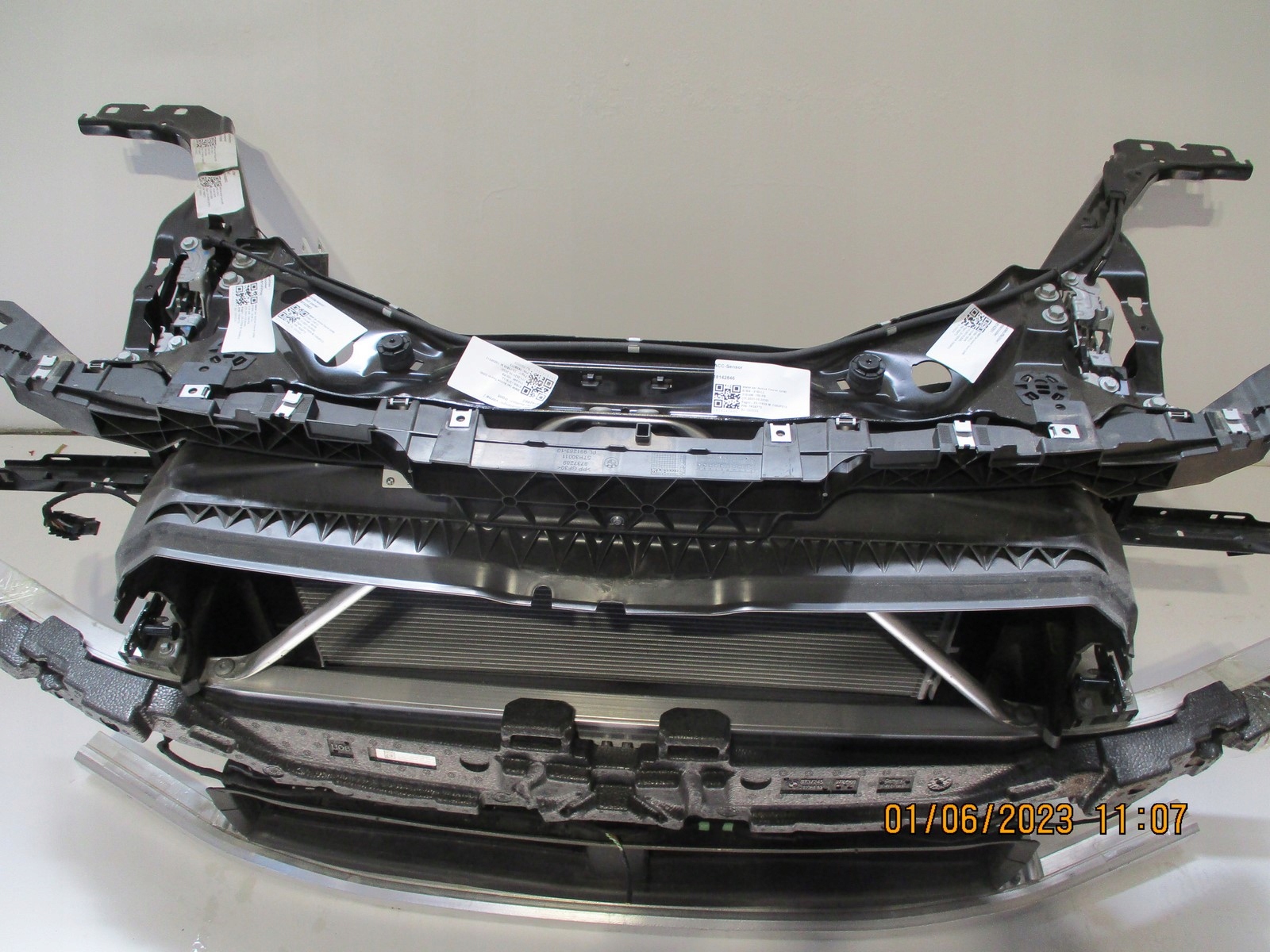 Pas przedni chłodnice BMW 2 U06 1,8i Numer katalogowy części PAS U06