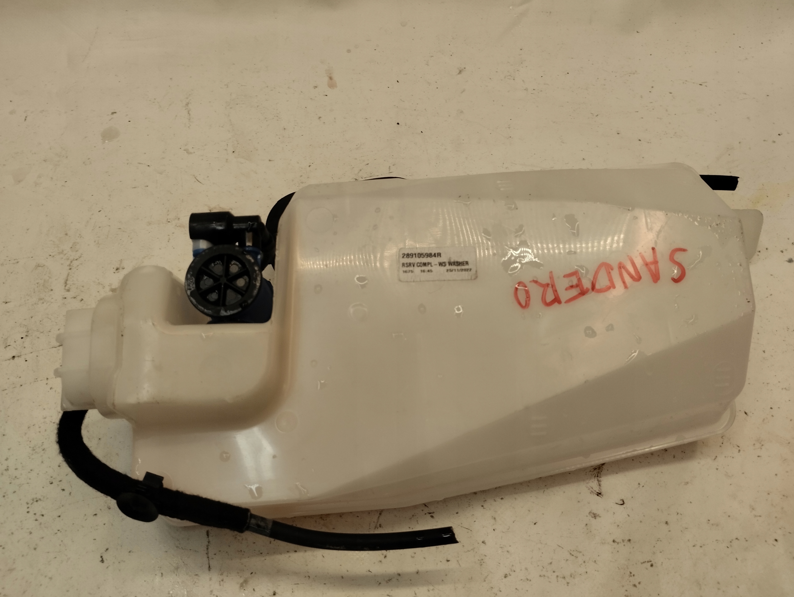DACIA SANDERO STEPWAY III washer fluid tank