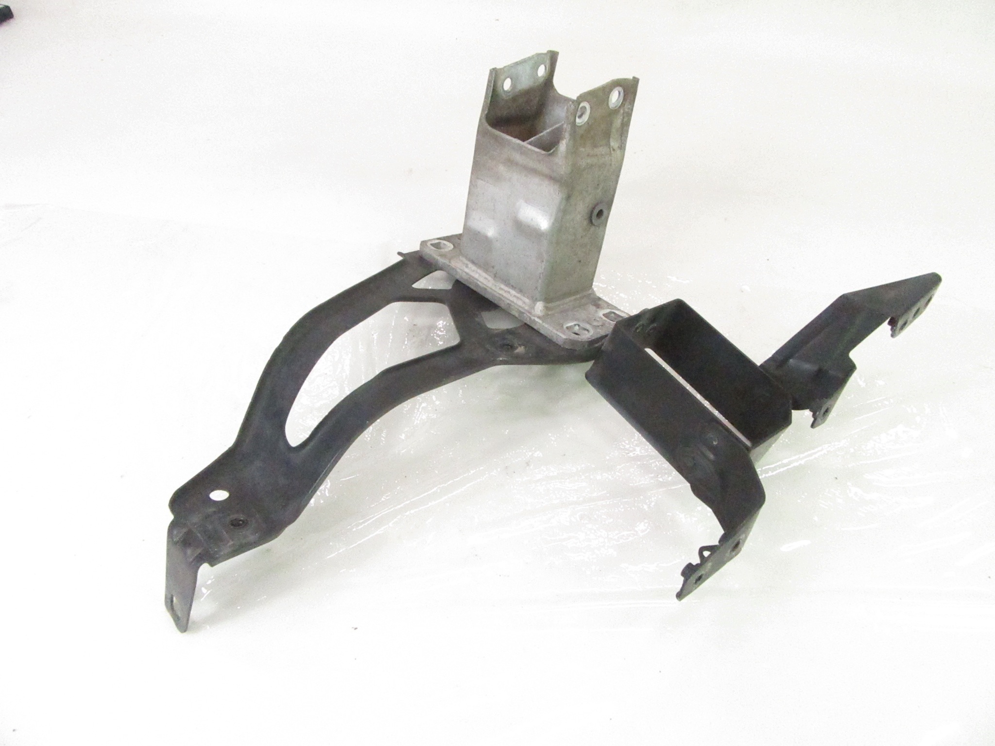 pillar iron left front okular beam tip BMW 5 e60 e61