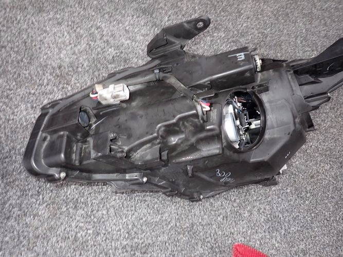TOYOTA AVENSIS T27 08- reflektor right light right