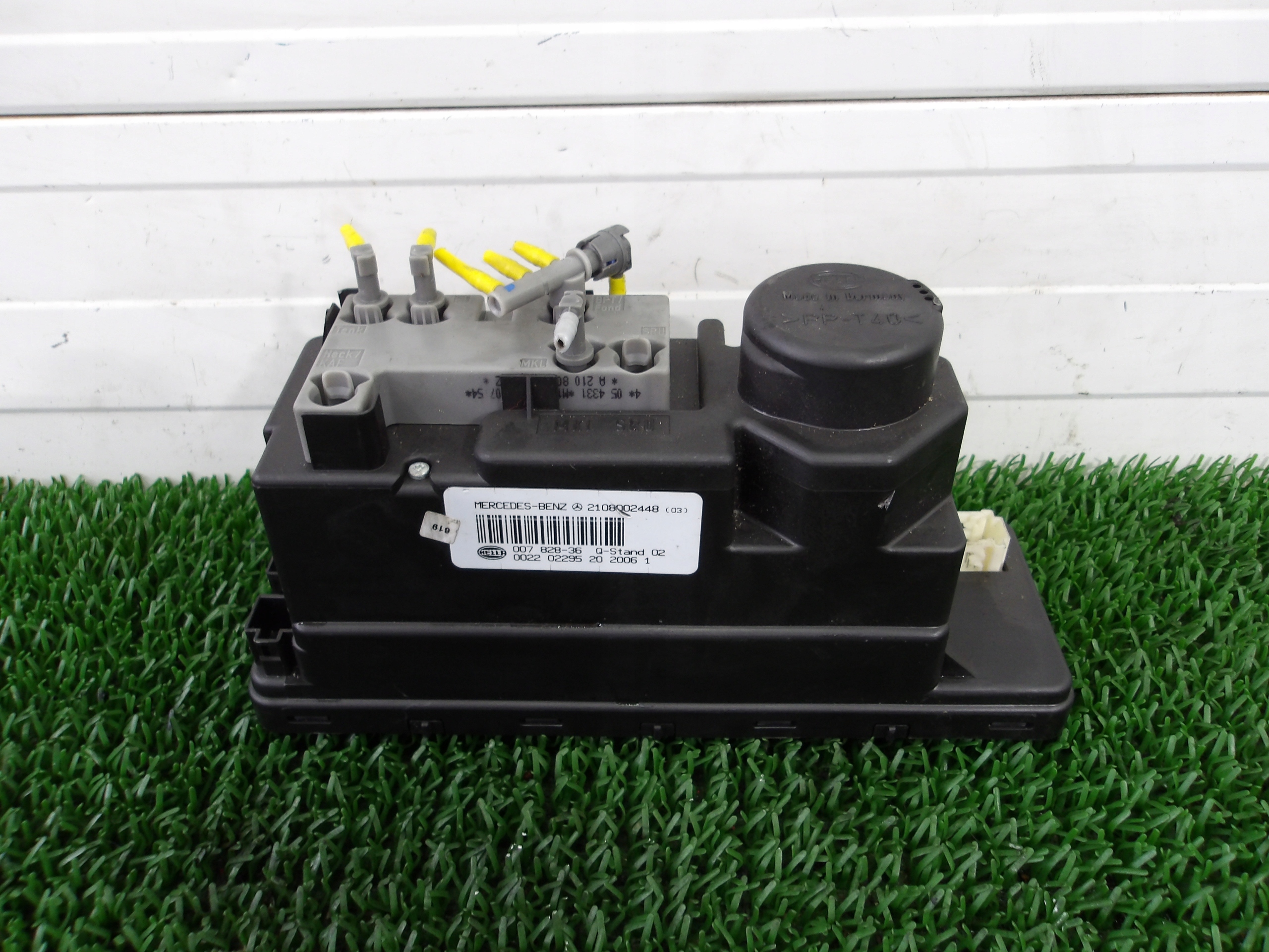 E-клас W210 насос центрального замка 2108002448