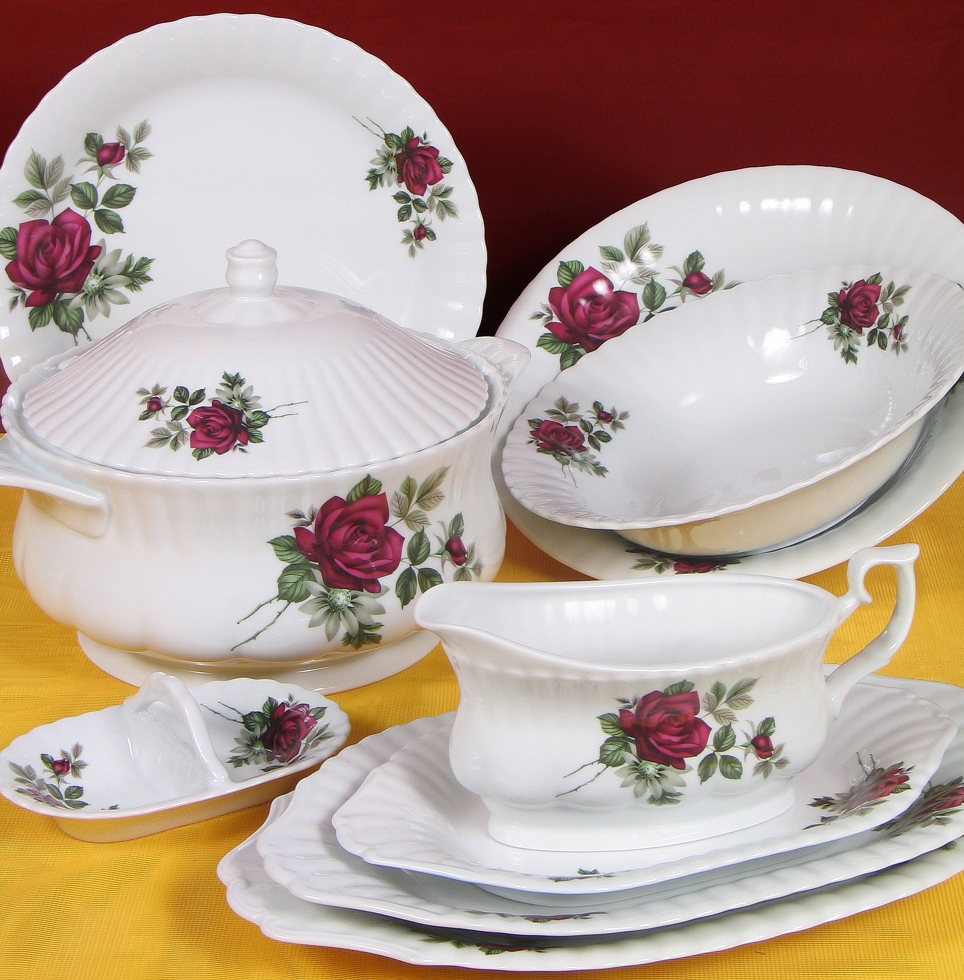 B826 Zestaw Obiadowy 12/45 Bordowa Róża Iwona Porcelana Chodzież Waza
