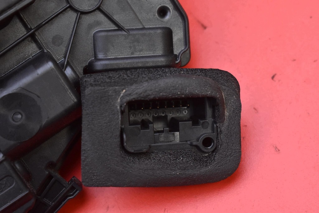 lock door left front front EU 5E1837015A SKODA OCTAVIA 3 III 13-17