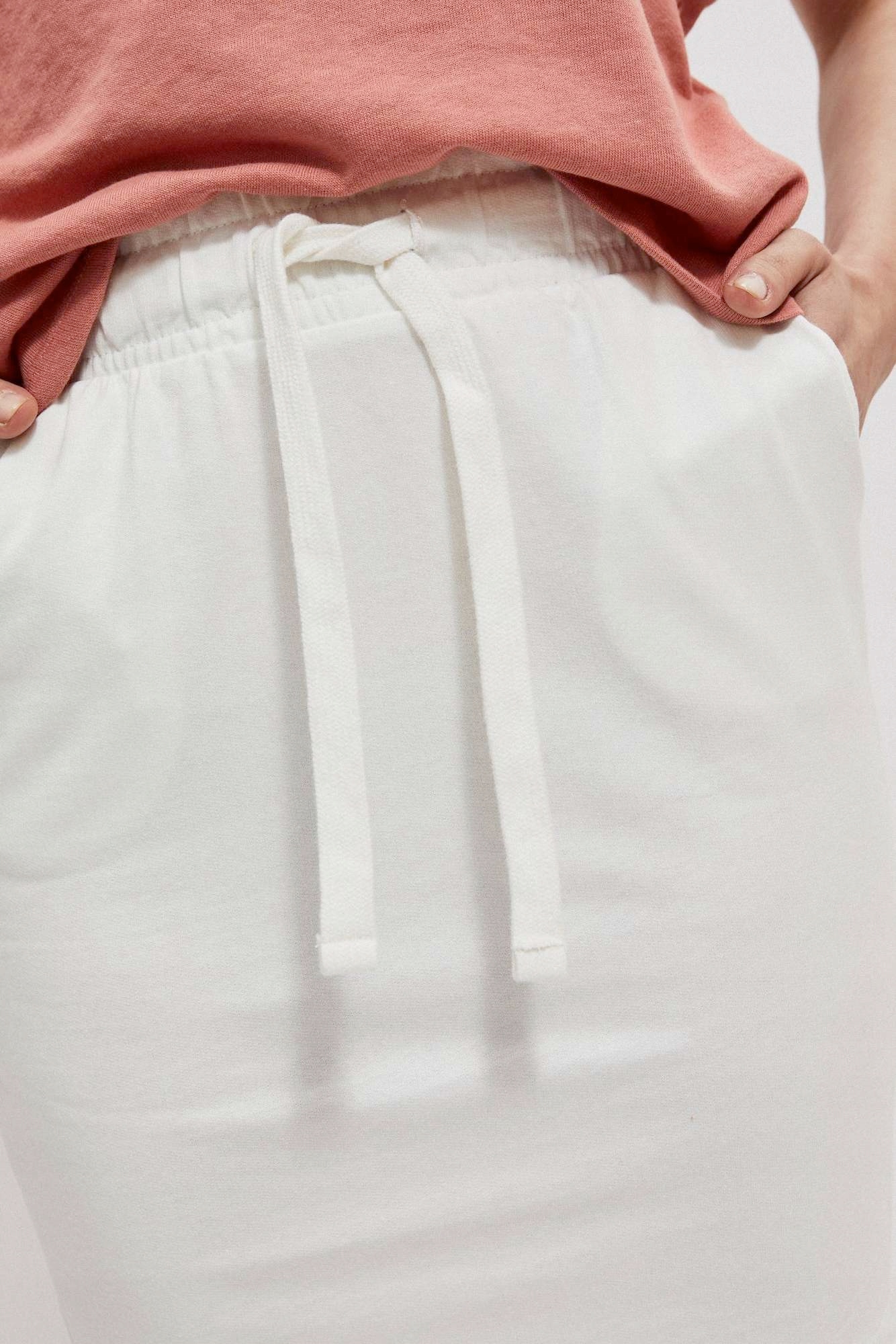 Gładka spódnica przed kolano M od MOODO Rozmiar M