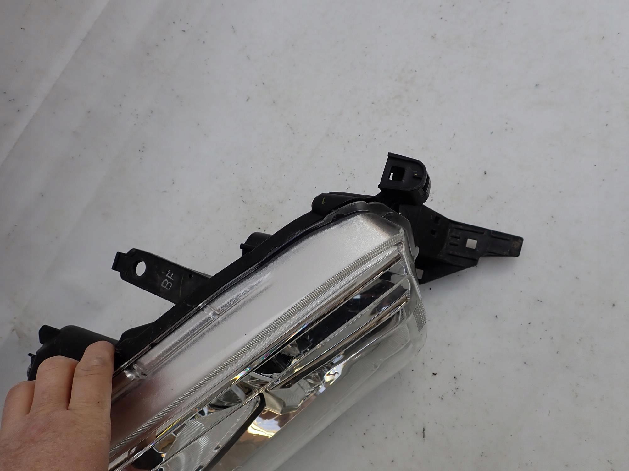 TOYOTA HILUX VIII 8 15-20 PUSZKA light front front right