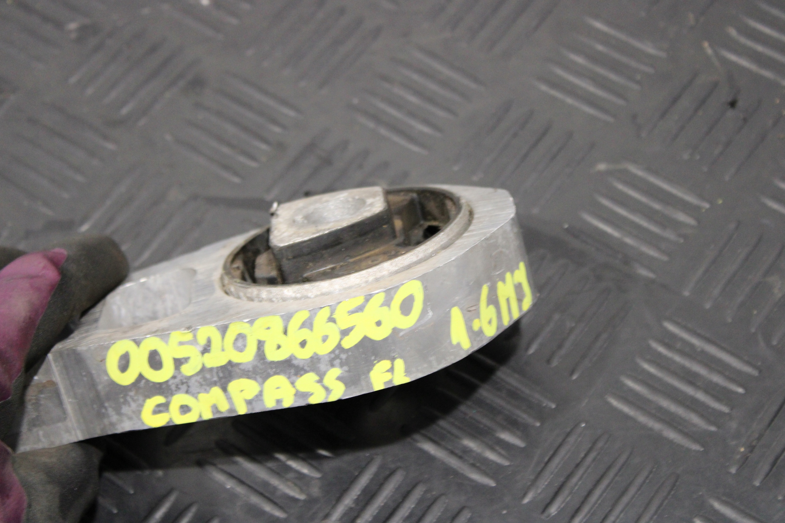 holder engine mount JEEP COMPASS II 2 LIFT 00520866560
