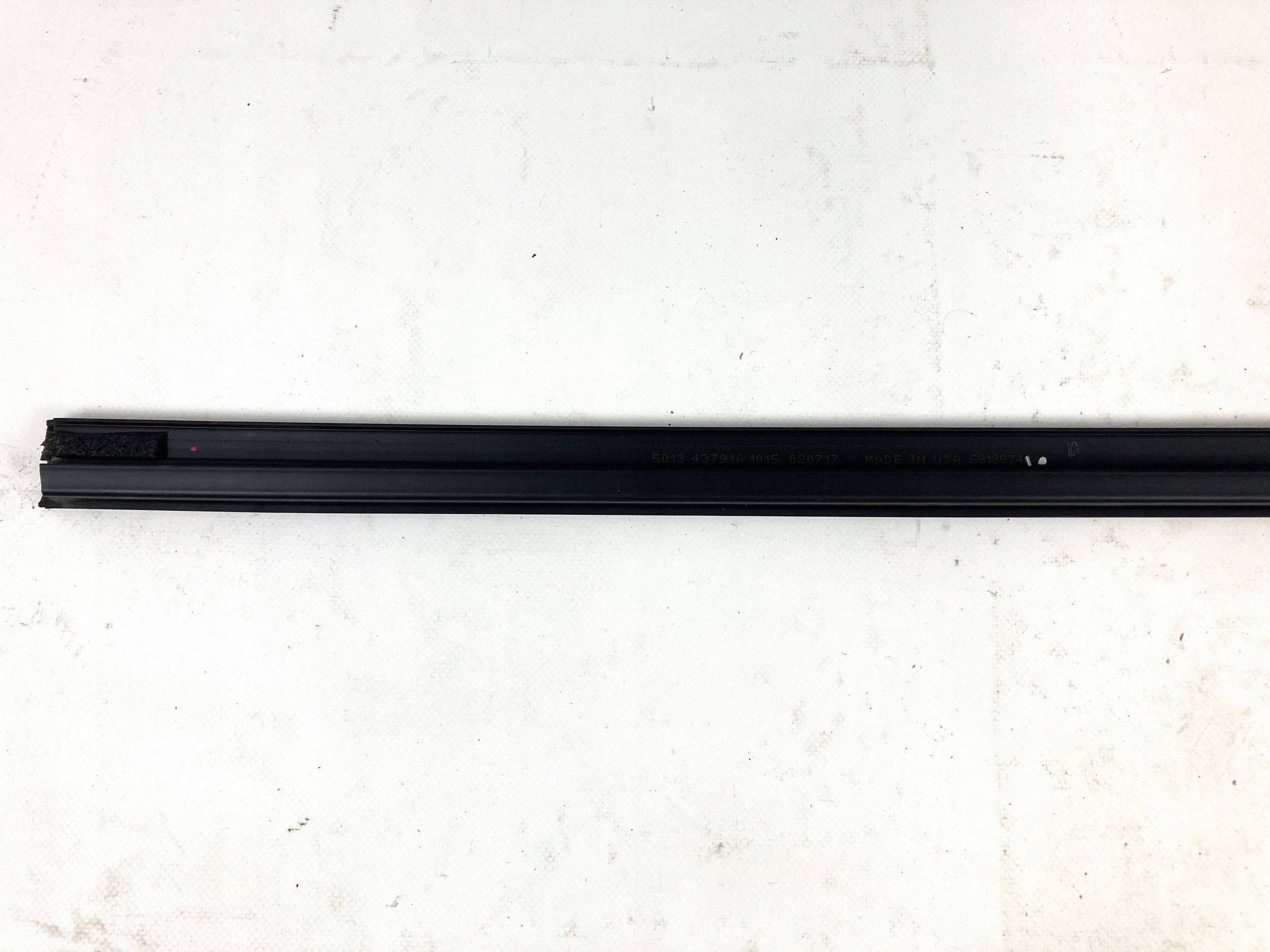 Chrysler Pacifica 2017-20 gasket windows left rear part door sliding