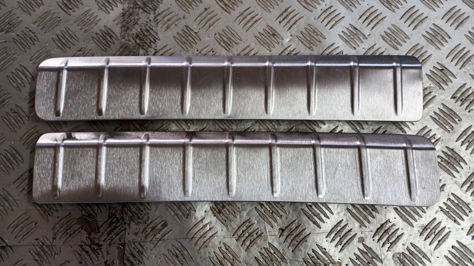 rechts oder links Blende Abdeckung Leiste Schutzleiste DER SCHWELLE Kofferraum BMW X4 G02 2018->