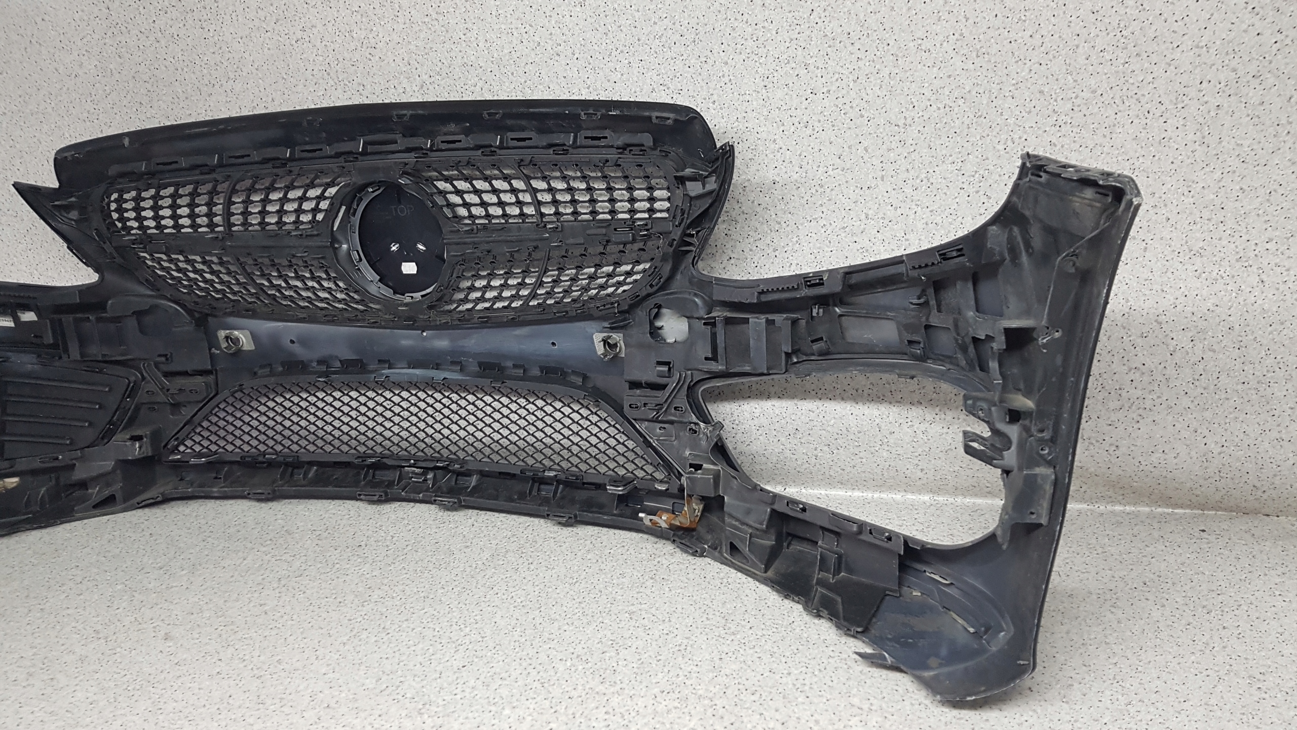 MERCEDES C-KLASA W 205 AMG bumper front 8965