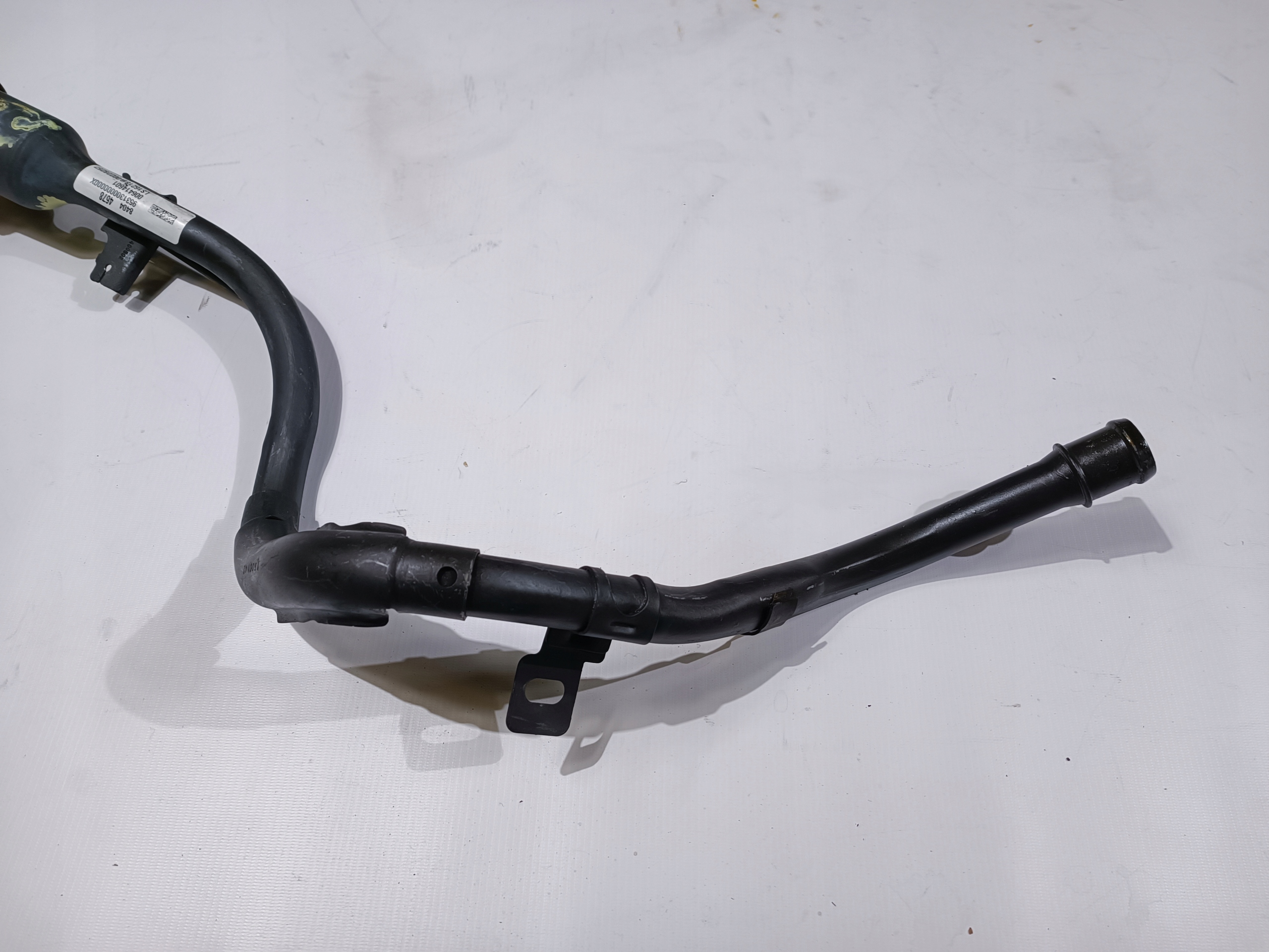 pipe fuel tank door Chevrolet Camaro 2016