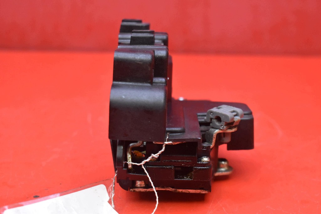 lock door left front front EU CHEVROLET CAPTIVA 1 and C100 06-11
