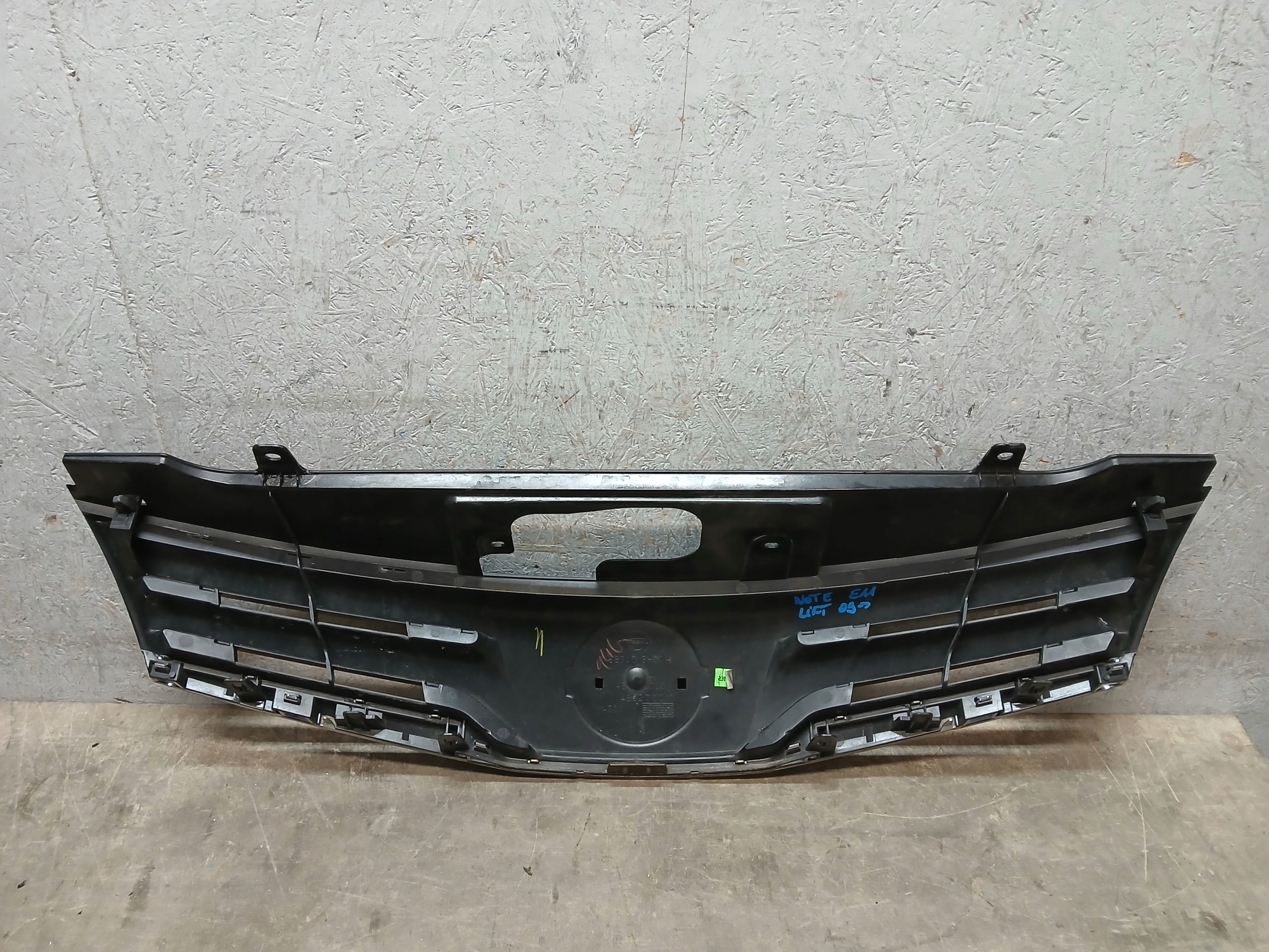 Grille NISSAN NOTE E11 LIFT 09- 62310-BH00H