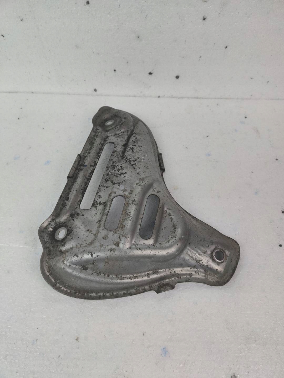 Blende Abdeckung des Abgaskrümmers Toyota Prius Plus 2015