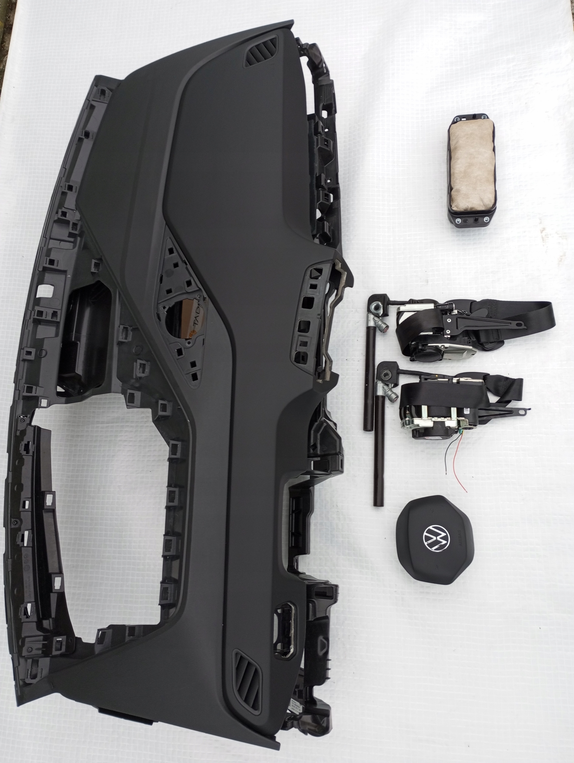 торпеда консоль vw ID3 id.3 2 подушки безопасности ремни