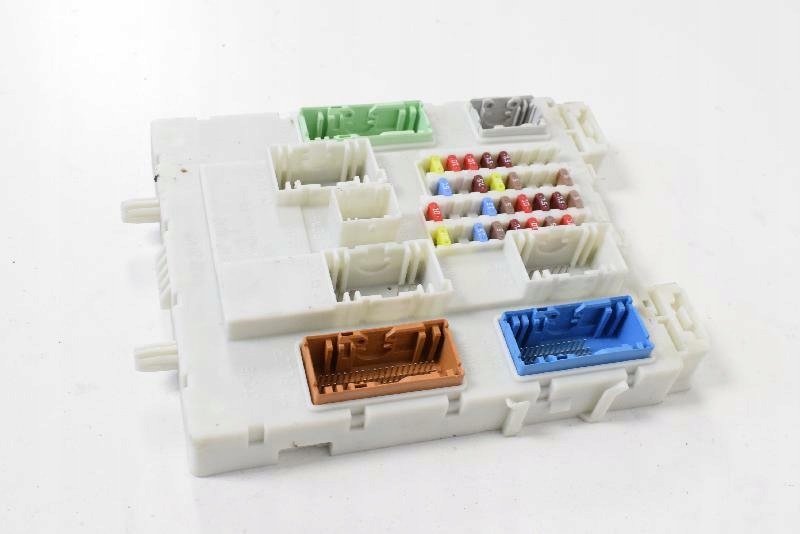 SKRZYNKA BEZPIECZNIKÓW BSI 31453131 VOLVO V40 S40 II D4