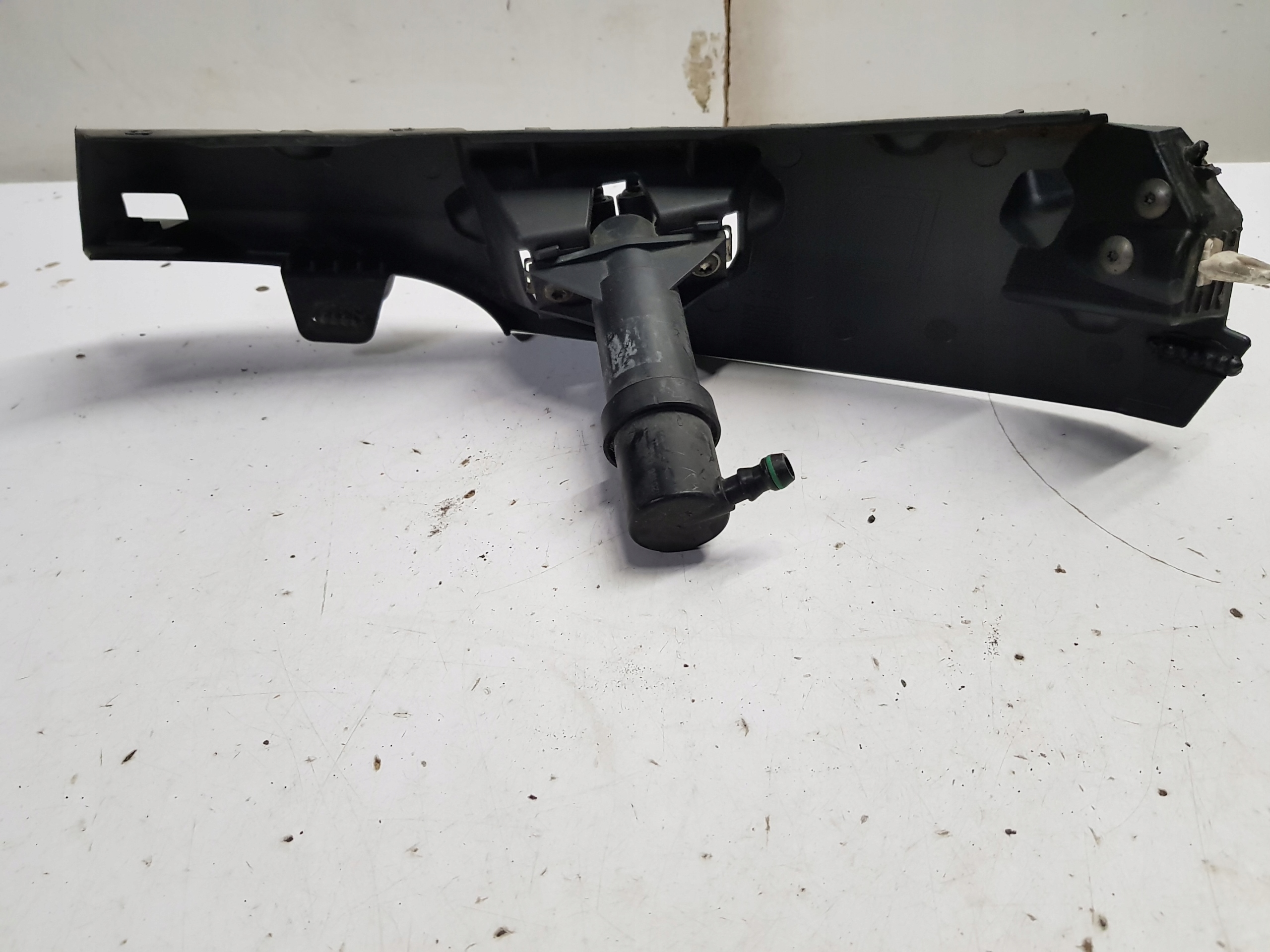 распылитель воды перед peugeot 407