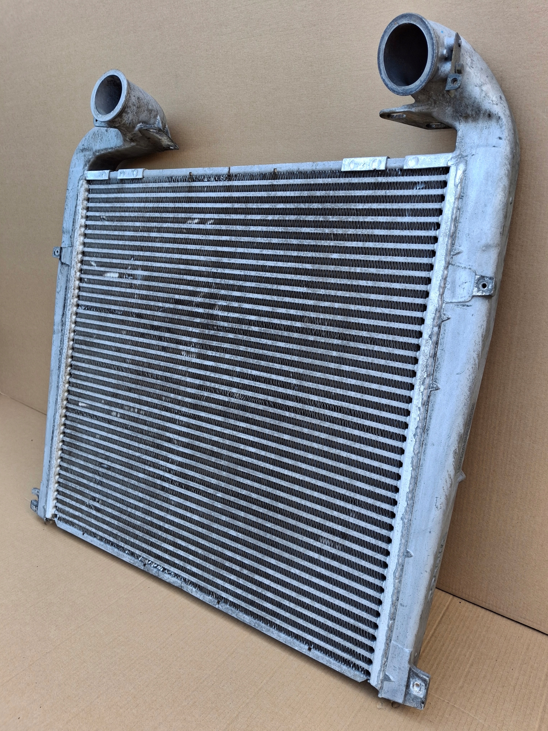SCANIA R INTERCOOLER CHŁODNICA POWIETRZA ORYGINAŁ 1795730 Typ samochodu Samochody ciężarowe