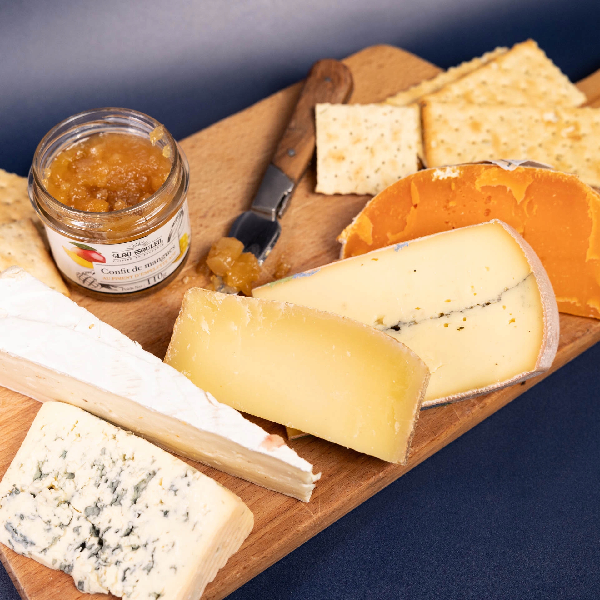 Zestaw serów francuskich z konfiturą Moulin Rouge idealny do degustacji