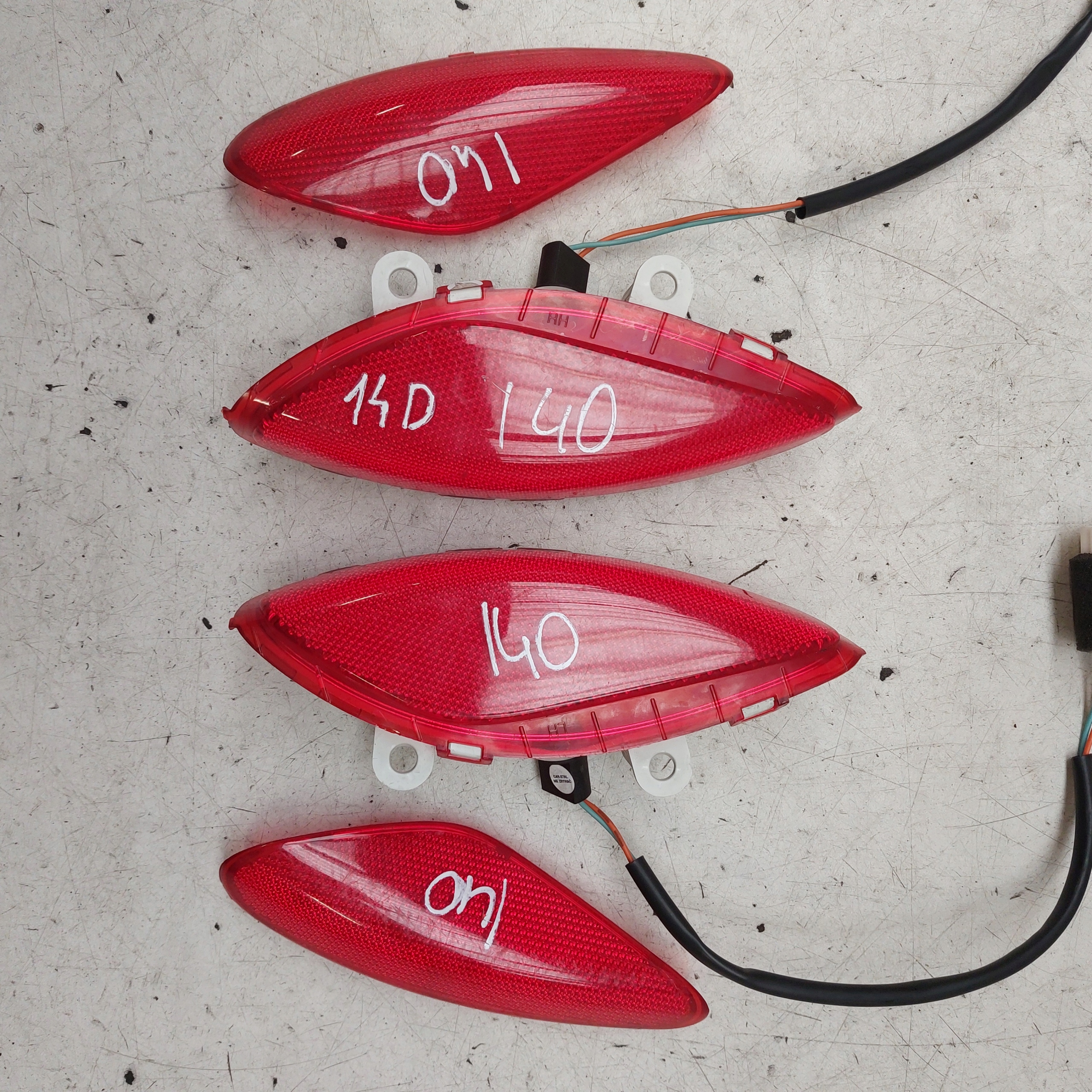 92632-3Z500 92631-3Z000 - HYUNDAI i40 лампа + фари двері в зборі