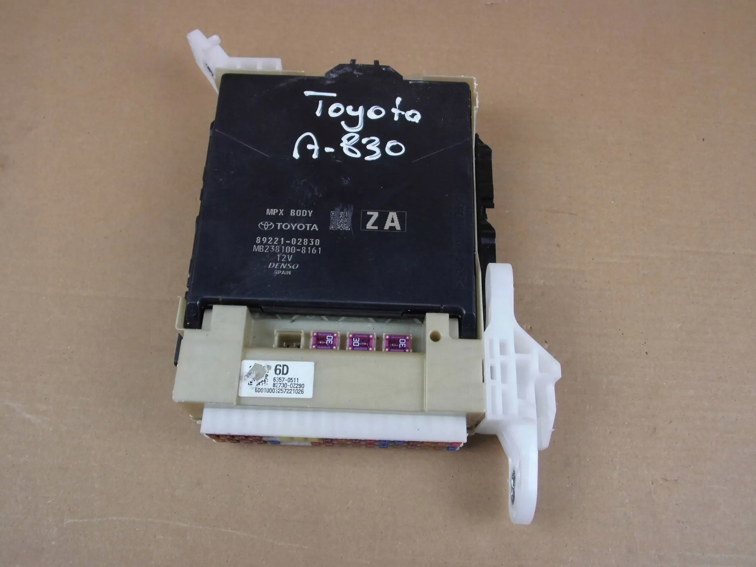 Toyota Corolla E21 module control unit MPX BODY 89221-02830 82730-0Z290