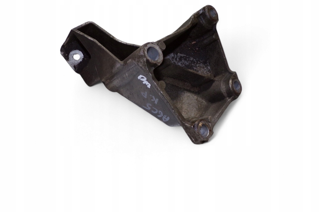 Audi A4 B6 2.4 V6 holder engine mount left 8D0199307G