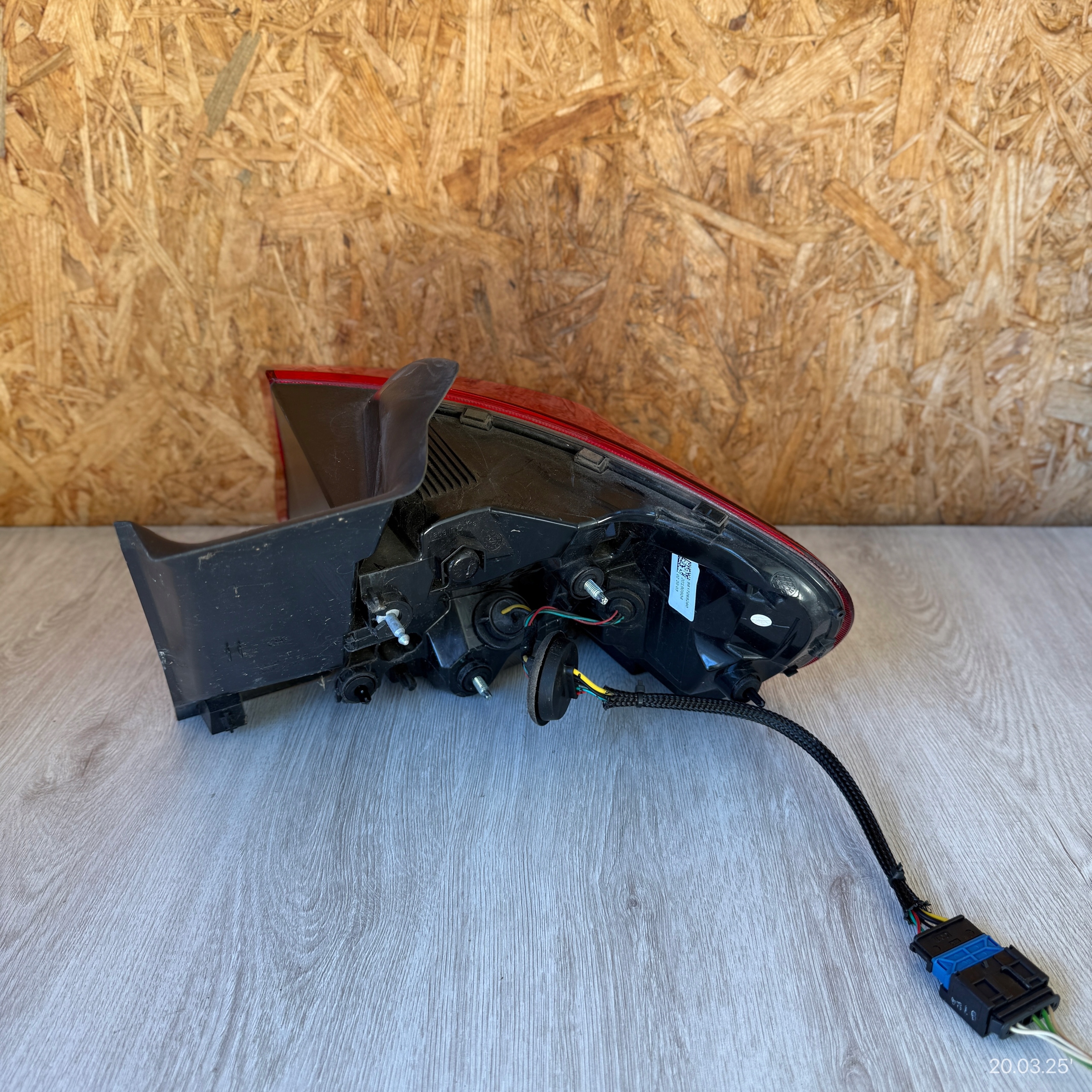 LAMPA TYLNA LEWA CITROEN C5 AIRCROSS 9817269280 Strona zabudowy lewa