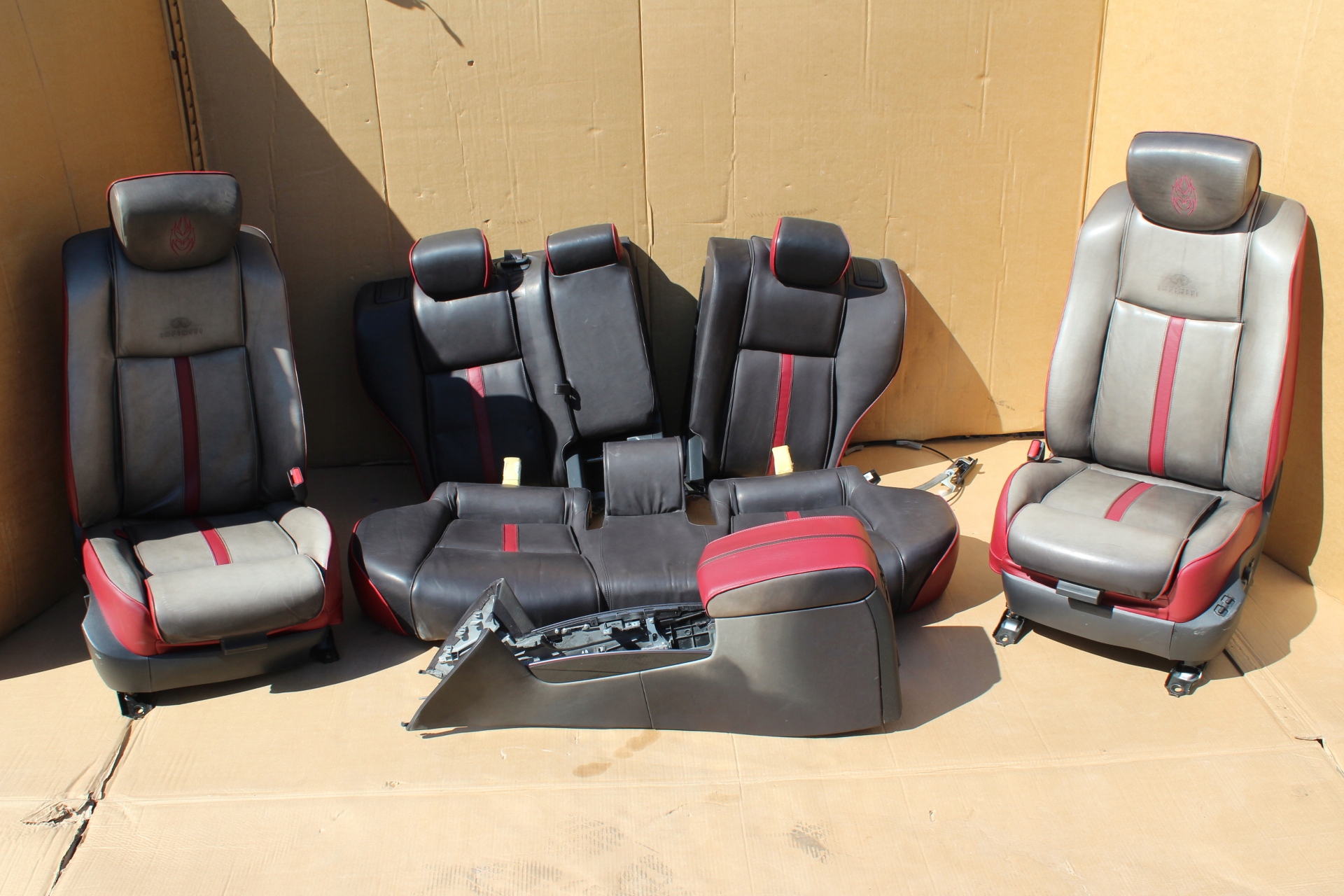 Fotele komplet INFINITI QX70