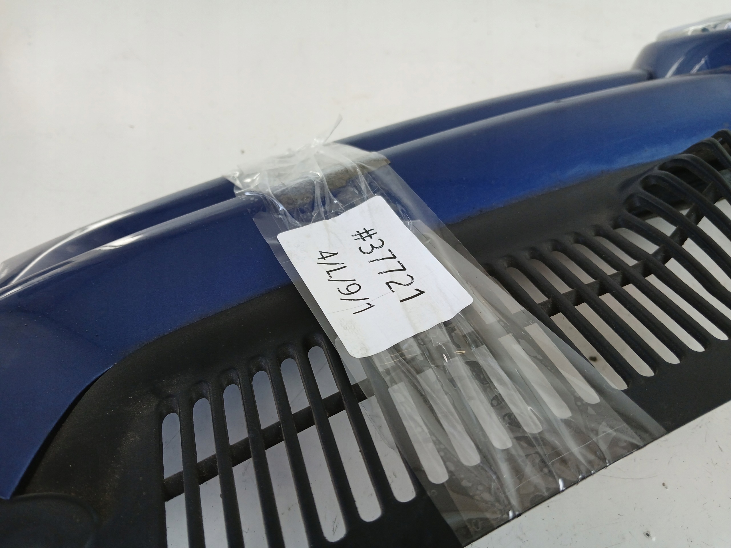 VW GOLF V grill grille radiator blue 1K0853655A