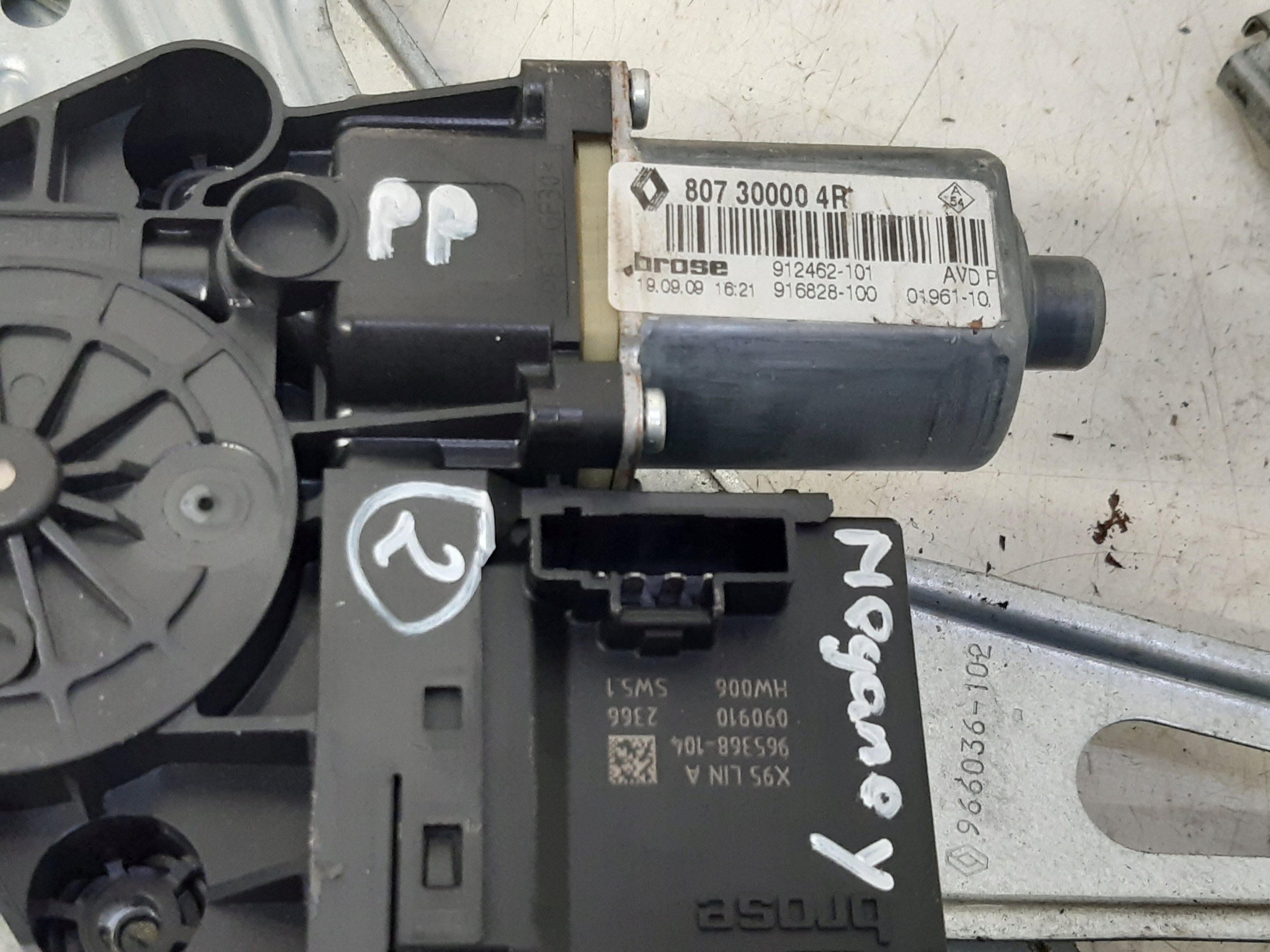 window regulator right front 807300004R Renault Megane III